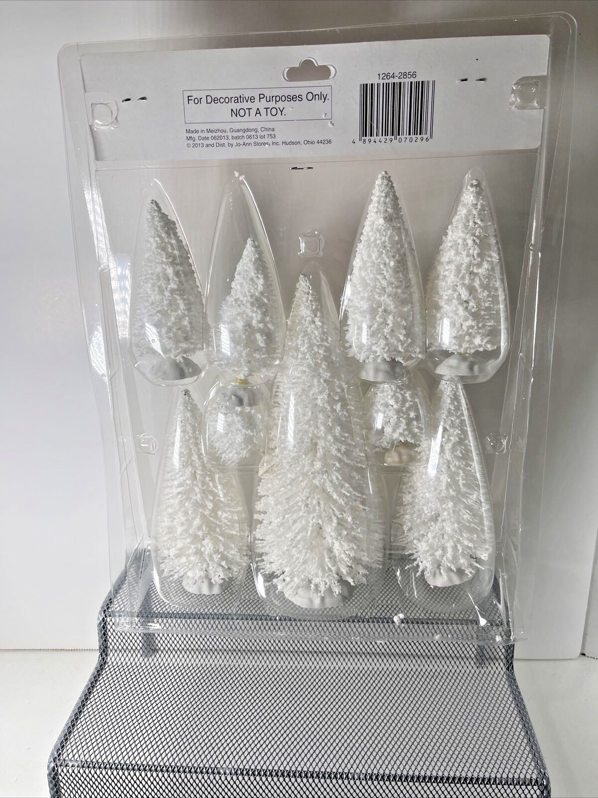 NEW OLD STOCK 2013 HOLIDAY INSPIRATIONS Christmas Village Snow Trees 9 Pk