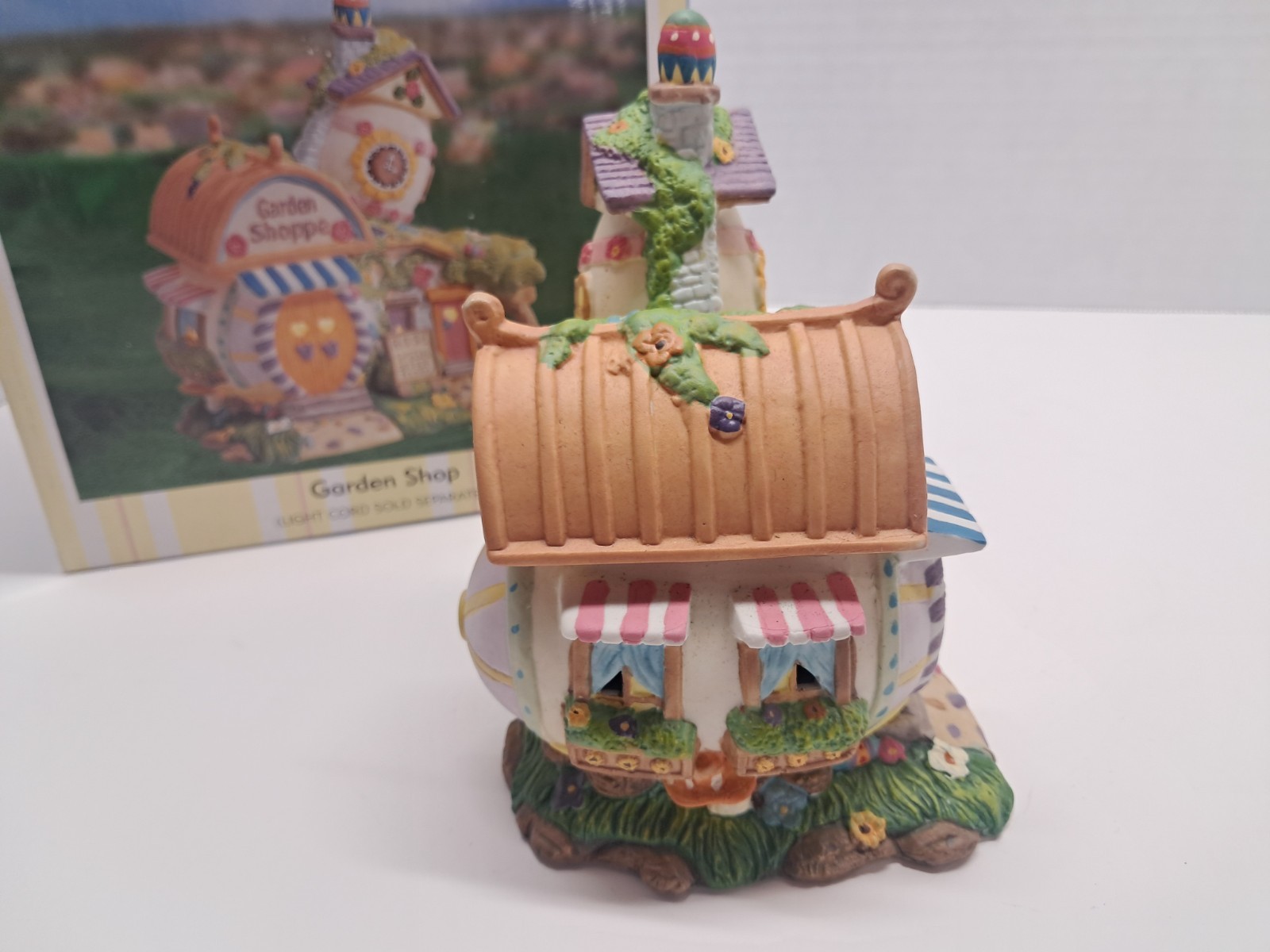 Cottontail Collection Garden Shop With Box 707-4289 Easter Village 2004