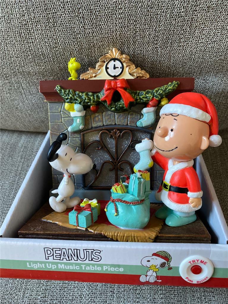 NEW Peanuts Snoopy Woodstock & Charlie Brown Lights Up Music Table Piece