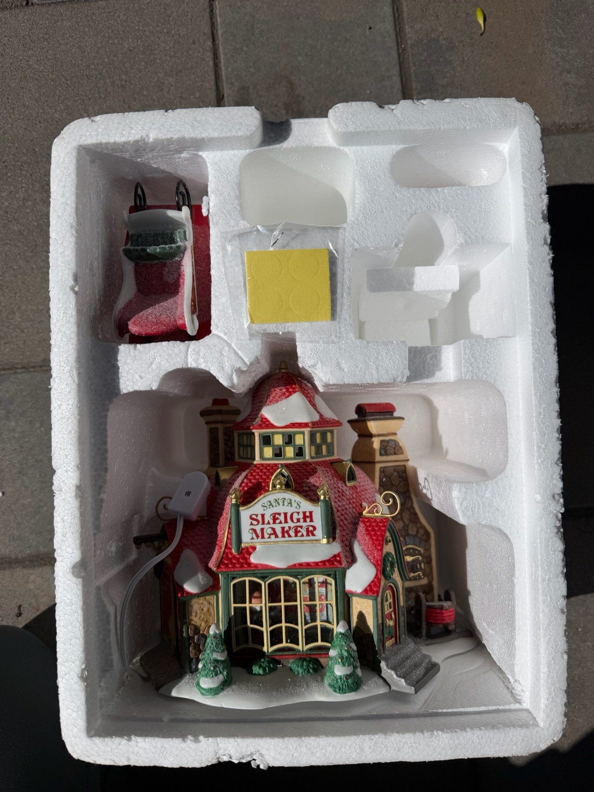 Department 56 NORTH POLE SERIES Santa’s Sleigh Maker #56950 *READ