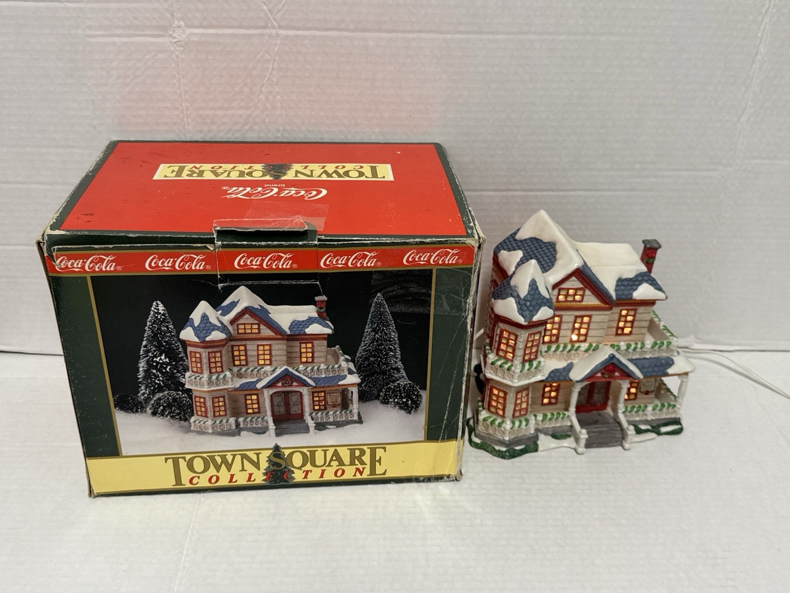 USED Coca-Cola Town Square Building Item #7300 “Dees Boarding House” Coke 1992