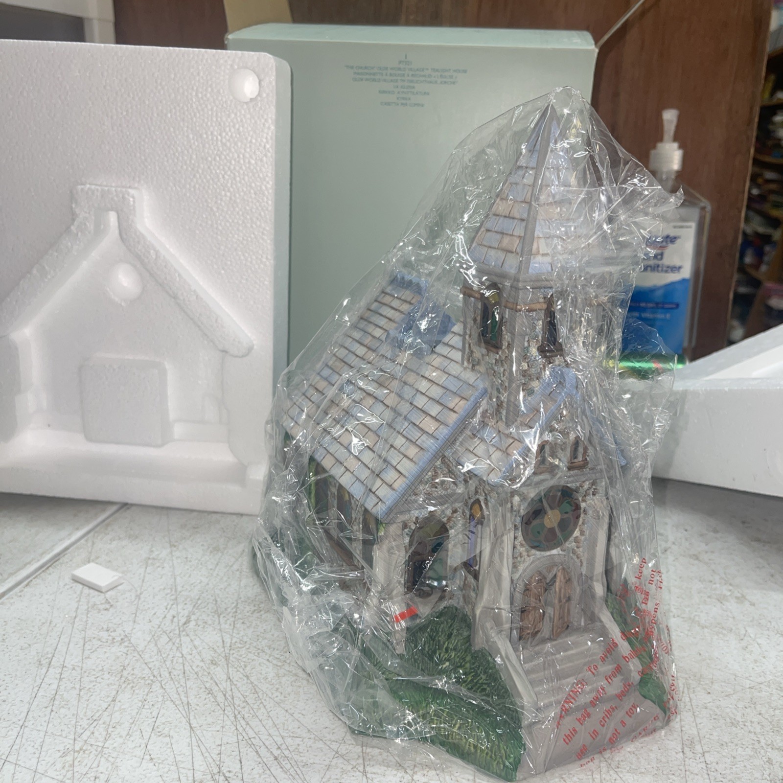 Partylite Olde World Village 2 THE CHURCH P7321 Tealight House Collection