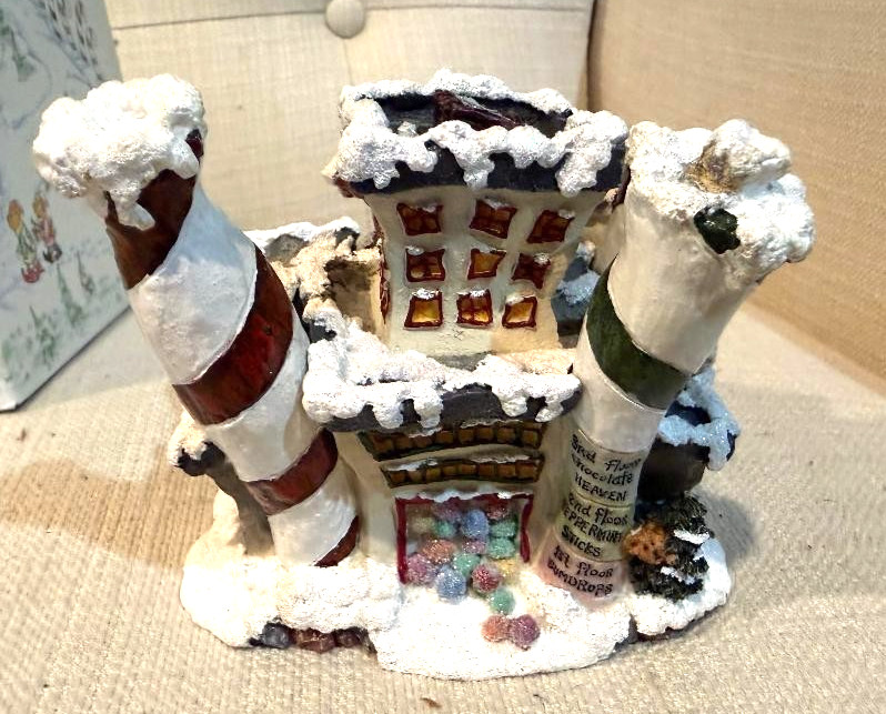 2002 Boyds Bearly Built Villages “Kringle’s Confectionary Delights” #19036