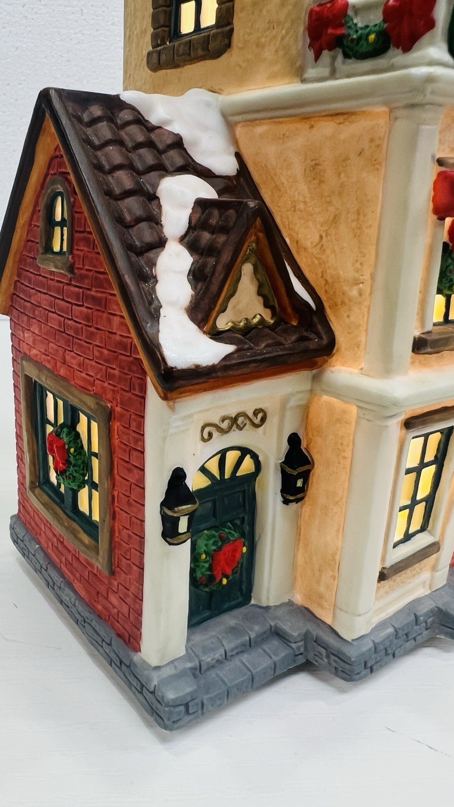 Copperfield Keepsake “ Holly Apartment ” Porcelain Lighted House Excellent !