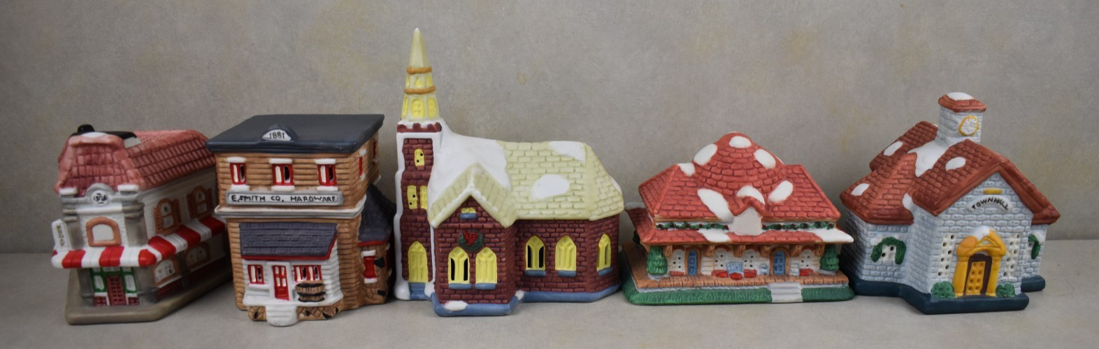 Christmas Village Spirit Of America Santa’s Best 5 Piece Set Porcelain ~READ~