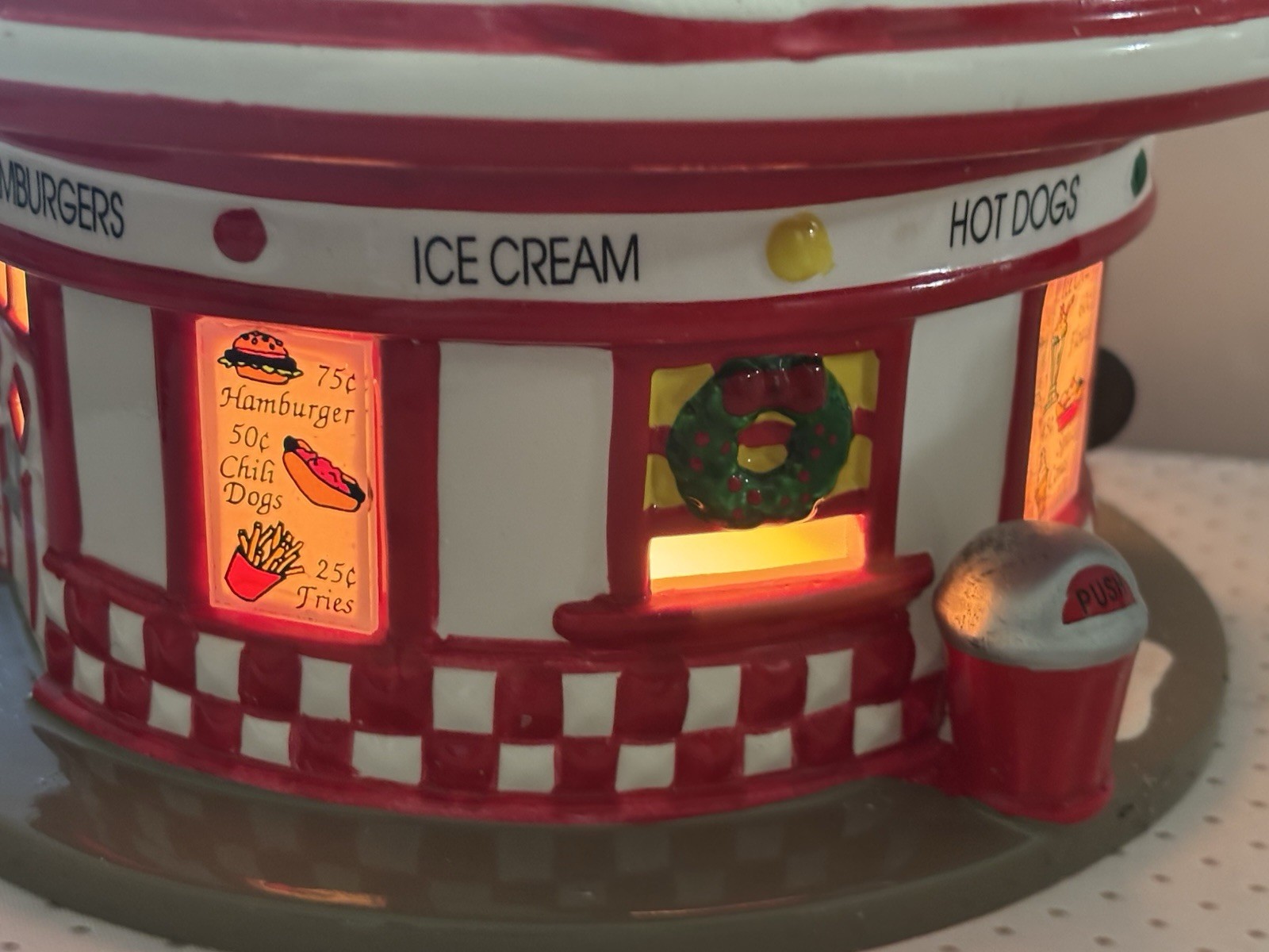 Dept 56 DINAH’S DRIVE-IN Snow Village Lighted Diner