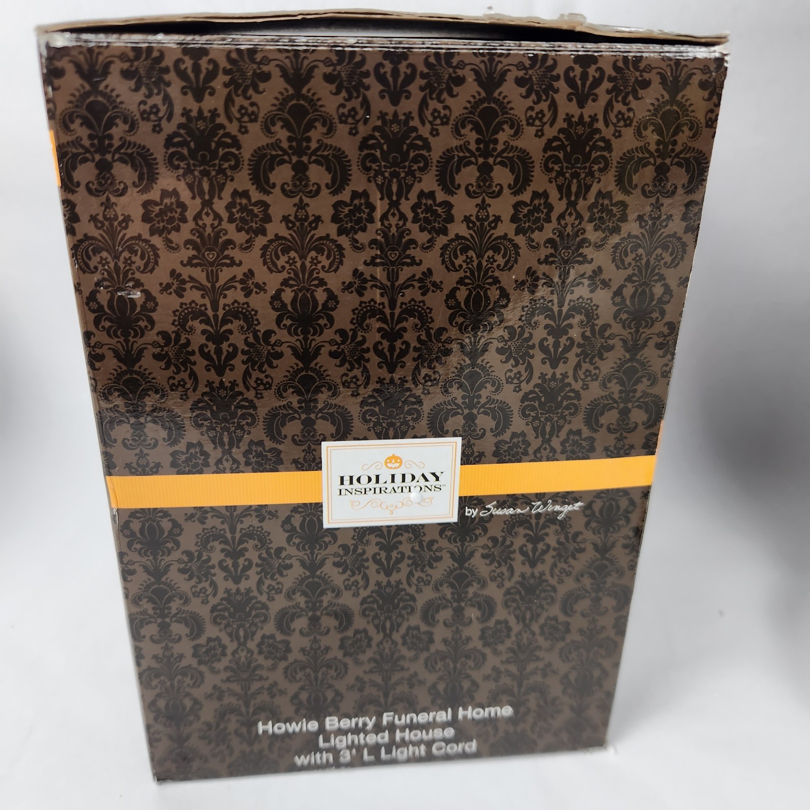 Holiday Inspirations Howie Berry Funeral Home Susan Winget 2013 W/Light *READ*