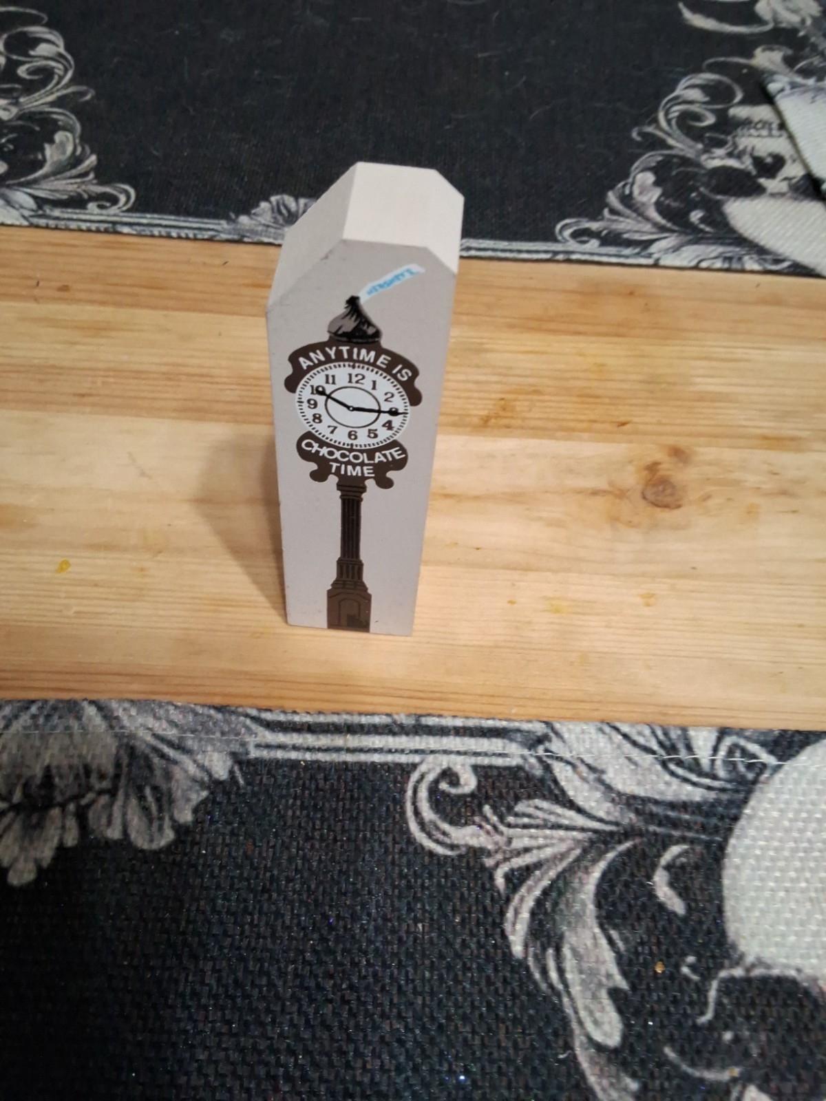 The Cat’s Meow Hershey Anytime Is Chocolate Time Lamp Post 1999