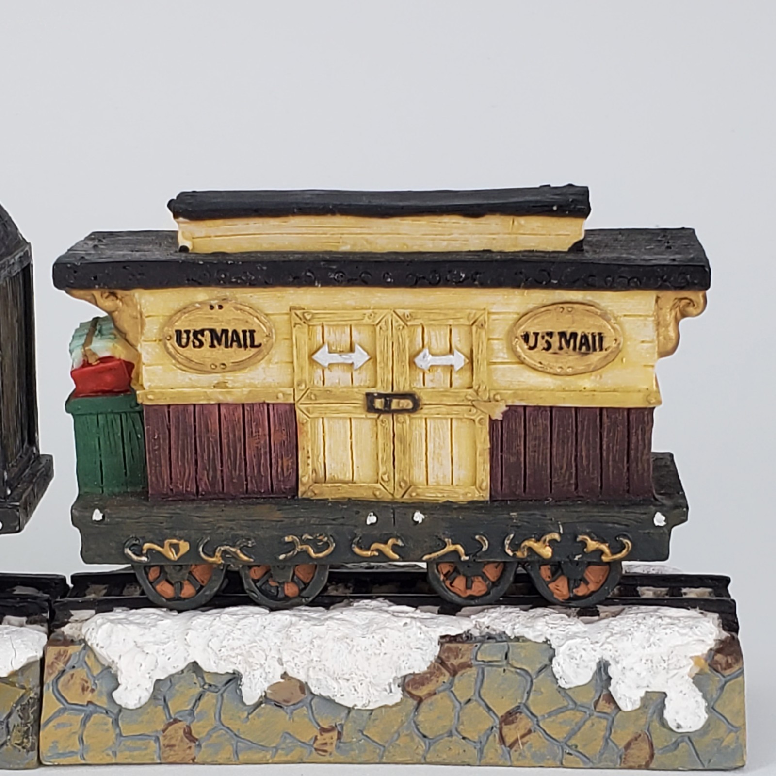 Home Towne Circus Christmas Train Set 4 Piece Resin Reindeer US Mail Village