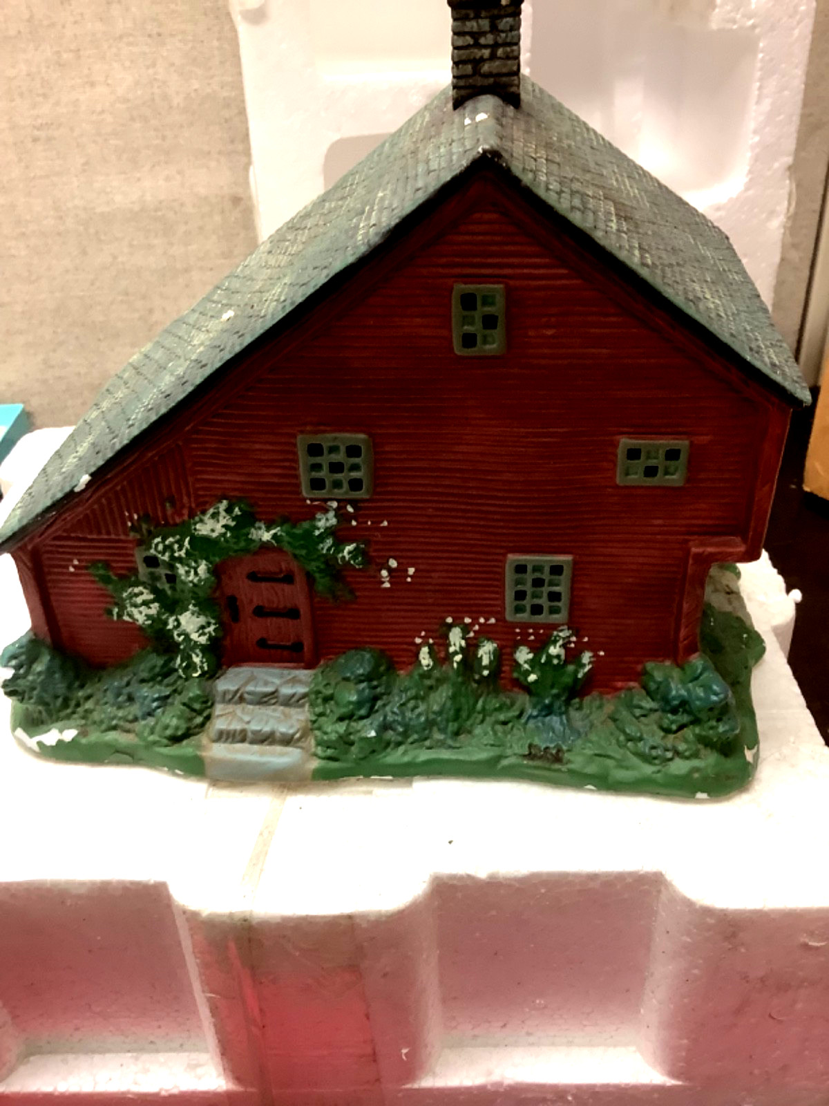 Folk Art Villages Red Saltbox 1st Edition 1996 No Light