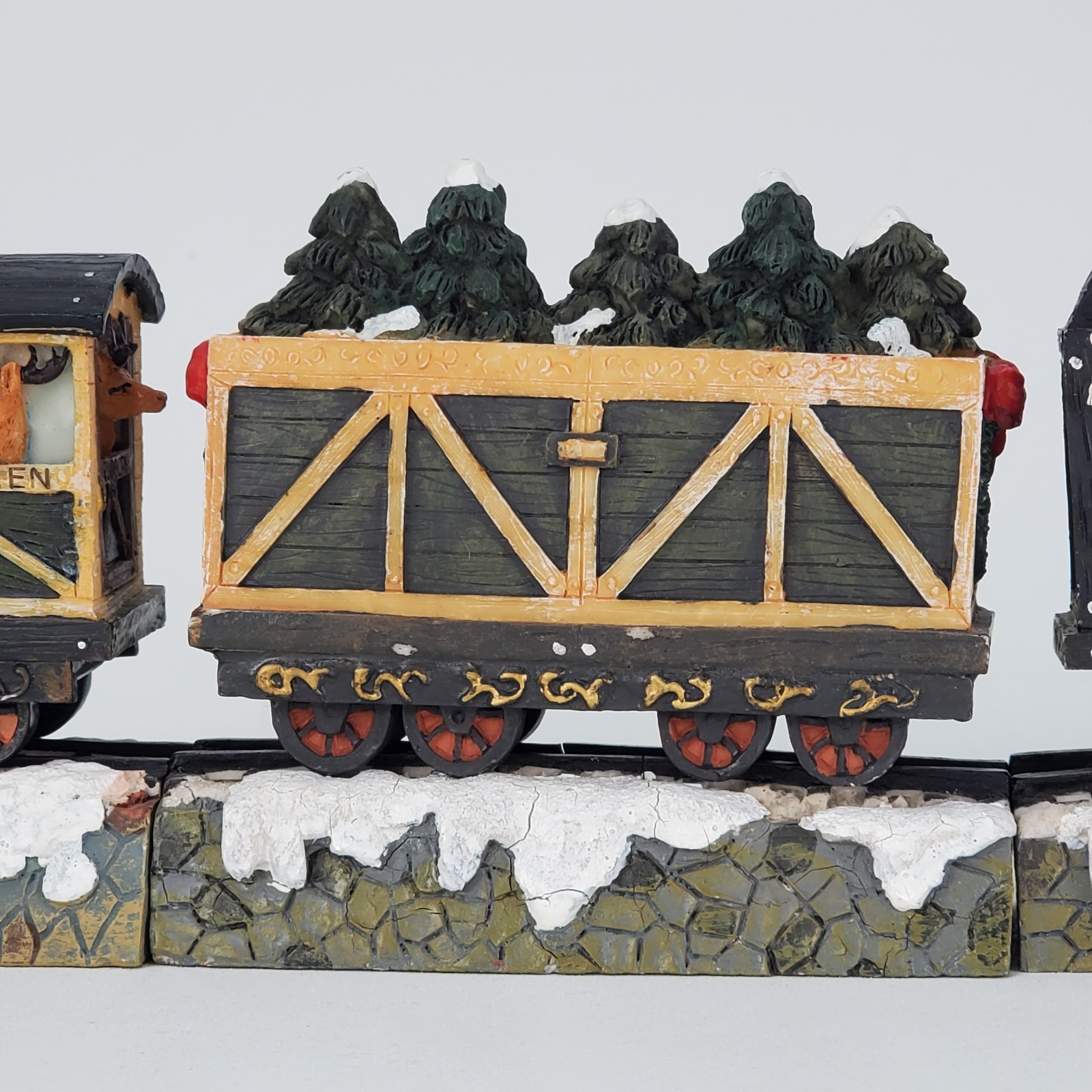 Home Towne Circus Christmas Train Set 4 Piece Resin Reindeer US Mail Village