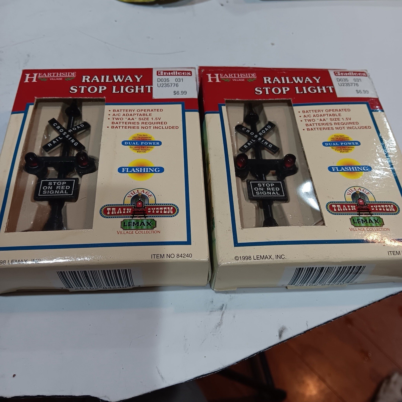 Lemax Hearthside Village Railway Stop Light Flashing Battery Operated (2)