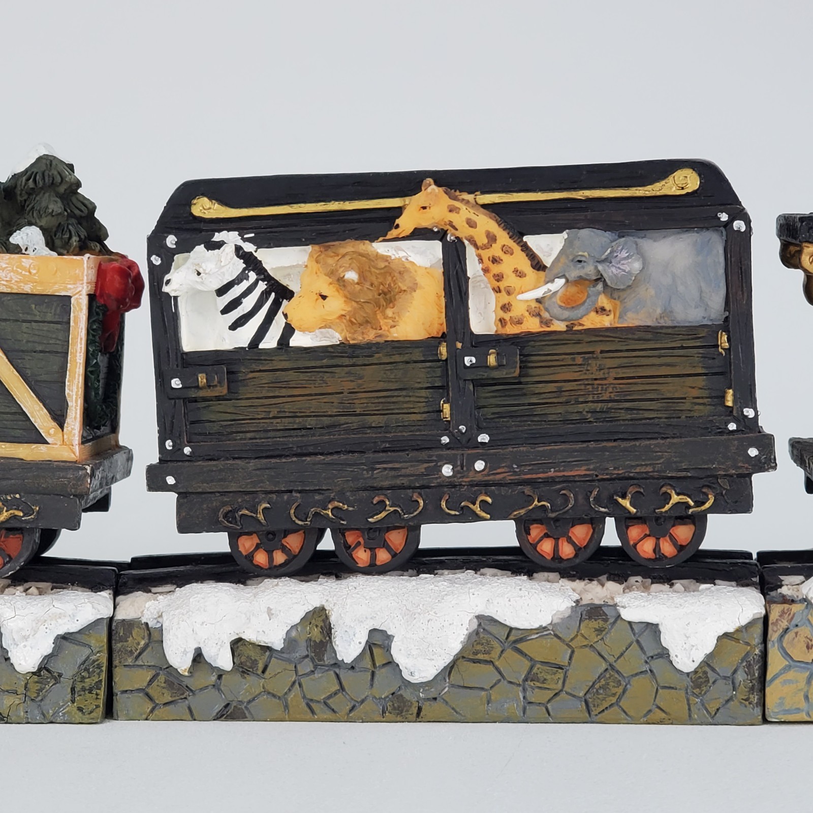 Home Towne Circus Christmas Train Set 4 Piece Resin Reindeer US Mail Village