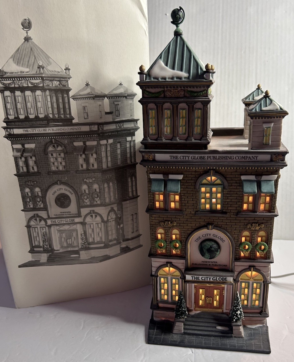 Dept 56 Christmas In The City The City Globe – Retired 1997 W/ box Repaired