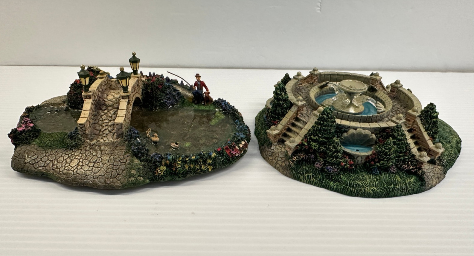 Lot of 2- Thomas Kinkade Hawthorne Village Lamplight Bridge & Lamplight Fountain