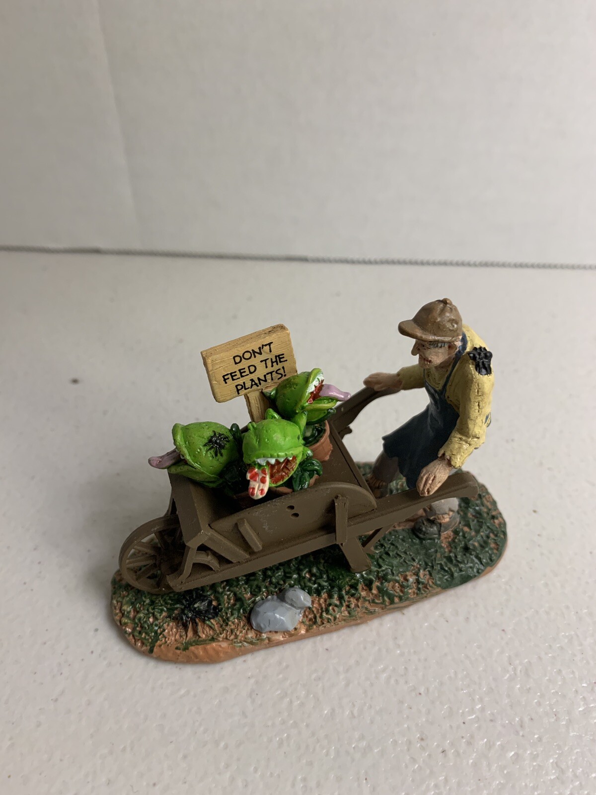 Lemax Spooky Town Garden Of Eaten Worker Don’t Feed The Plants Bite Retired