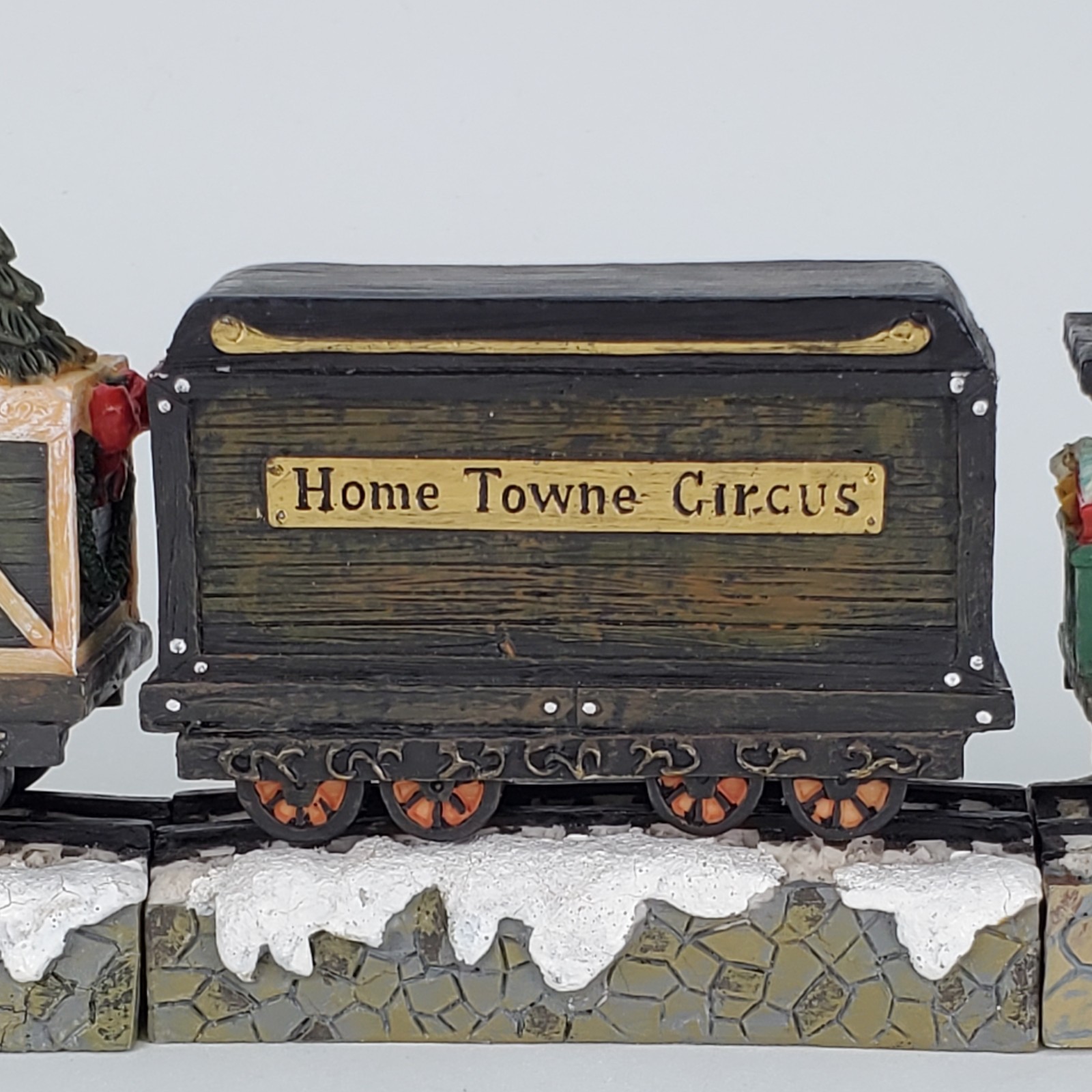 Home Towne Circus Christmas Train Set 4 Piece Resin Reindeer US Mail Village