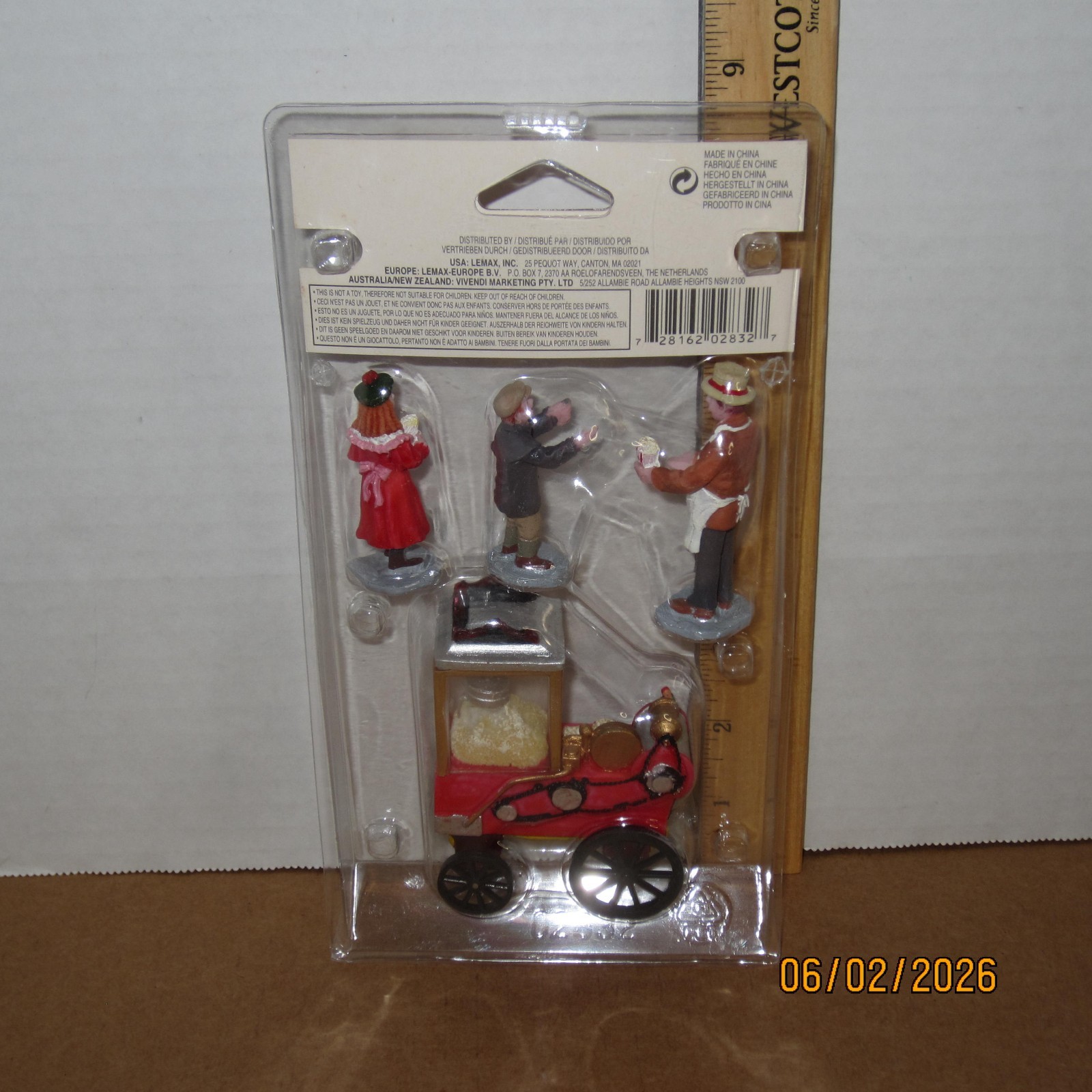 New Lemax Holiday Village Popcorn Seller 4 Piece Figurines 02832 2010 Carnival