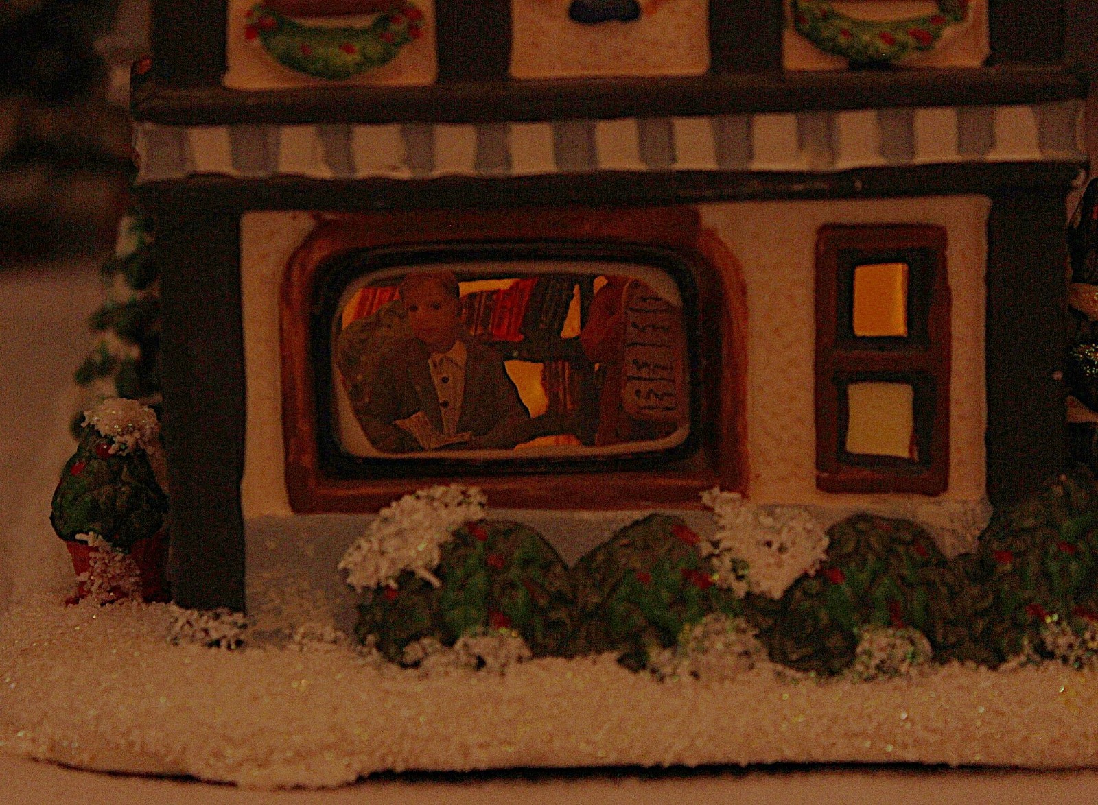 St. Nicholas Square Christmas Village Downtown Businesses Light W/ Box MINT Cond