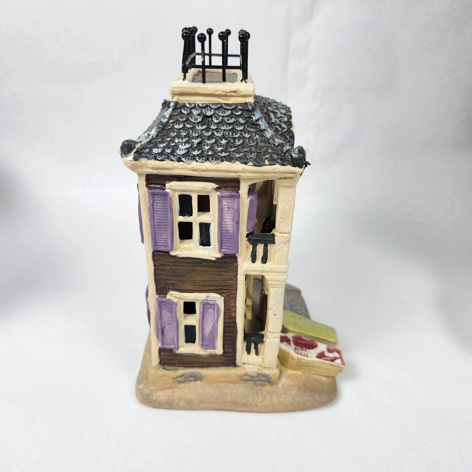 Holiday Inspirations Howie Berry Funeral Home Susan Winget 2013 W/Light *READ*