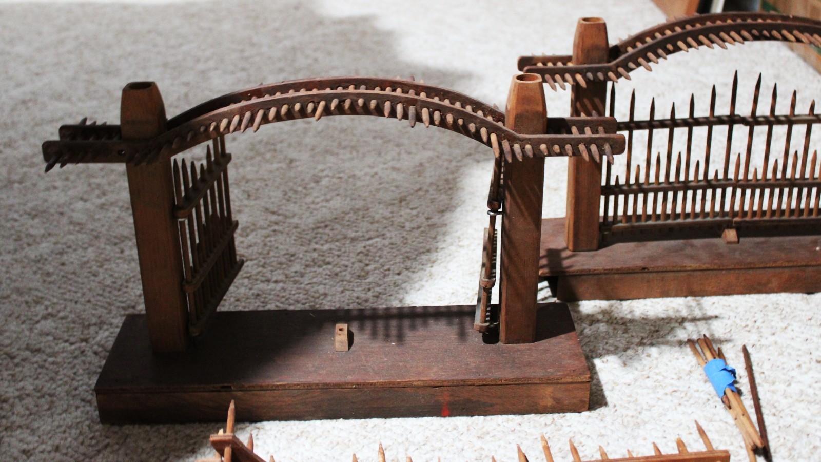 ANTIQUE VICTORIAN ASIAN CHINESE MINIATURE FENCE GATES XMAS VILLAGE RAILROAD WOOD