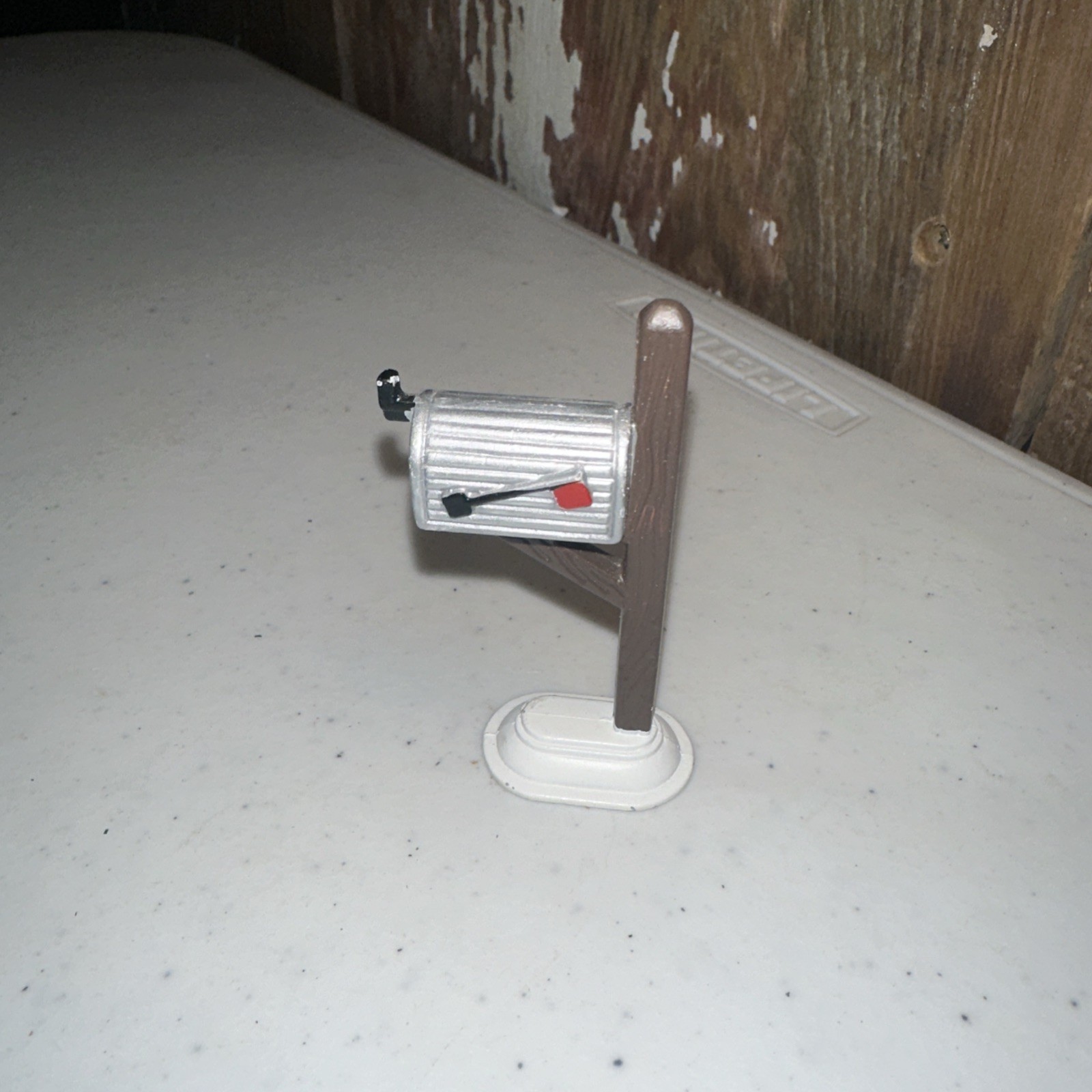 Department 56 Village Accessories Cast Metal Mailbox On Stand #5132-2 2.5”