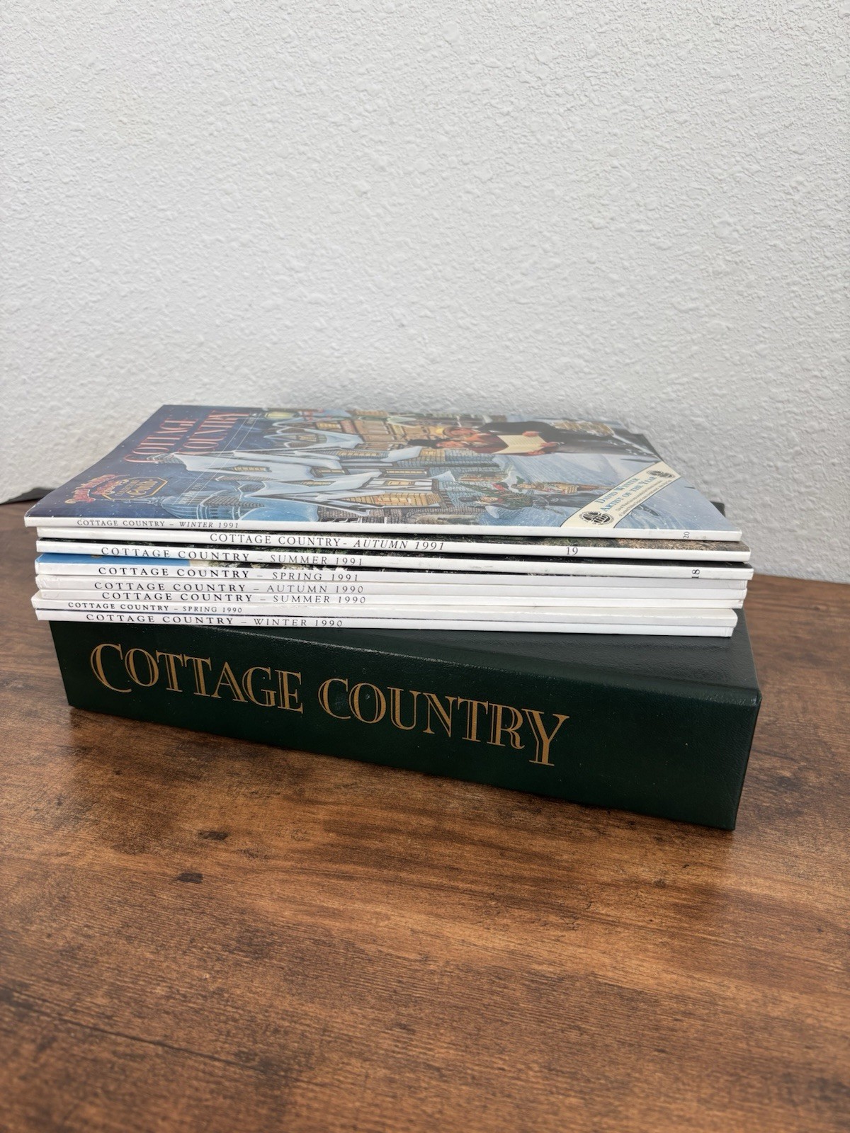 Cottage Country Issues 13–20 + Binder David Winter Cottages Guild Lot 1990–91.
