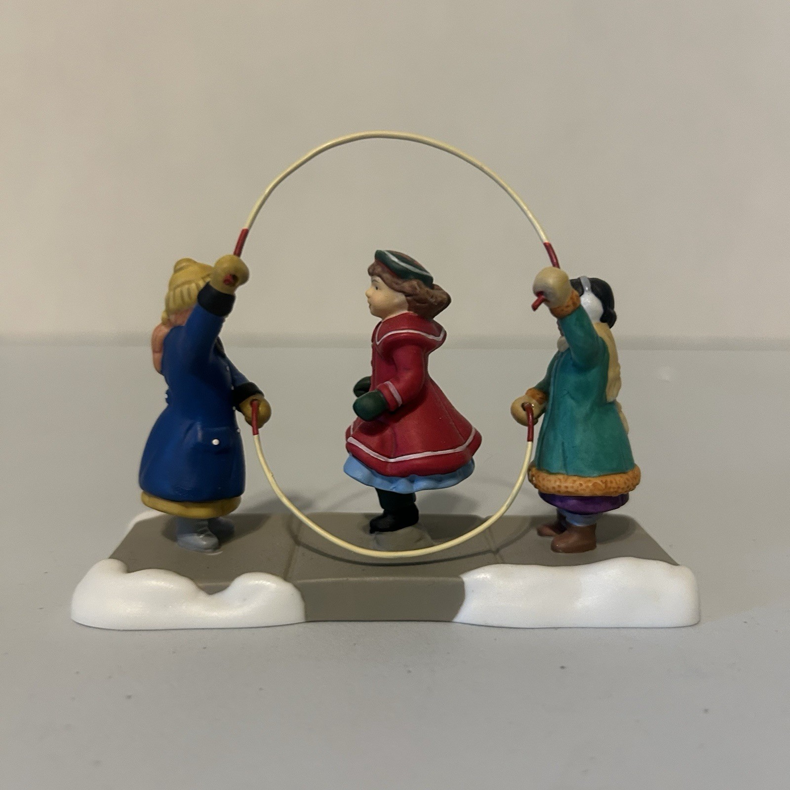 Dept 56 Christmas In The City ALL IN TOGETHER GIRLS 58960 Figurine
