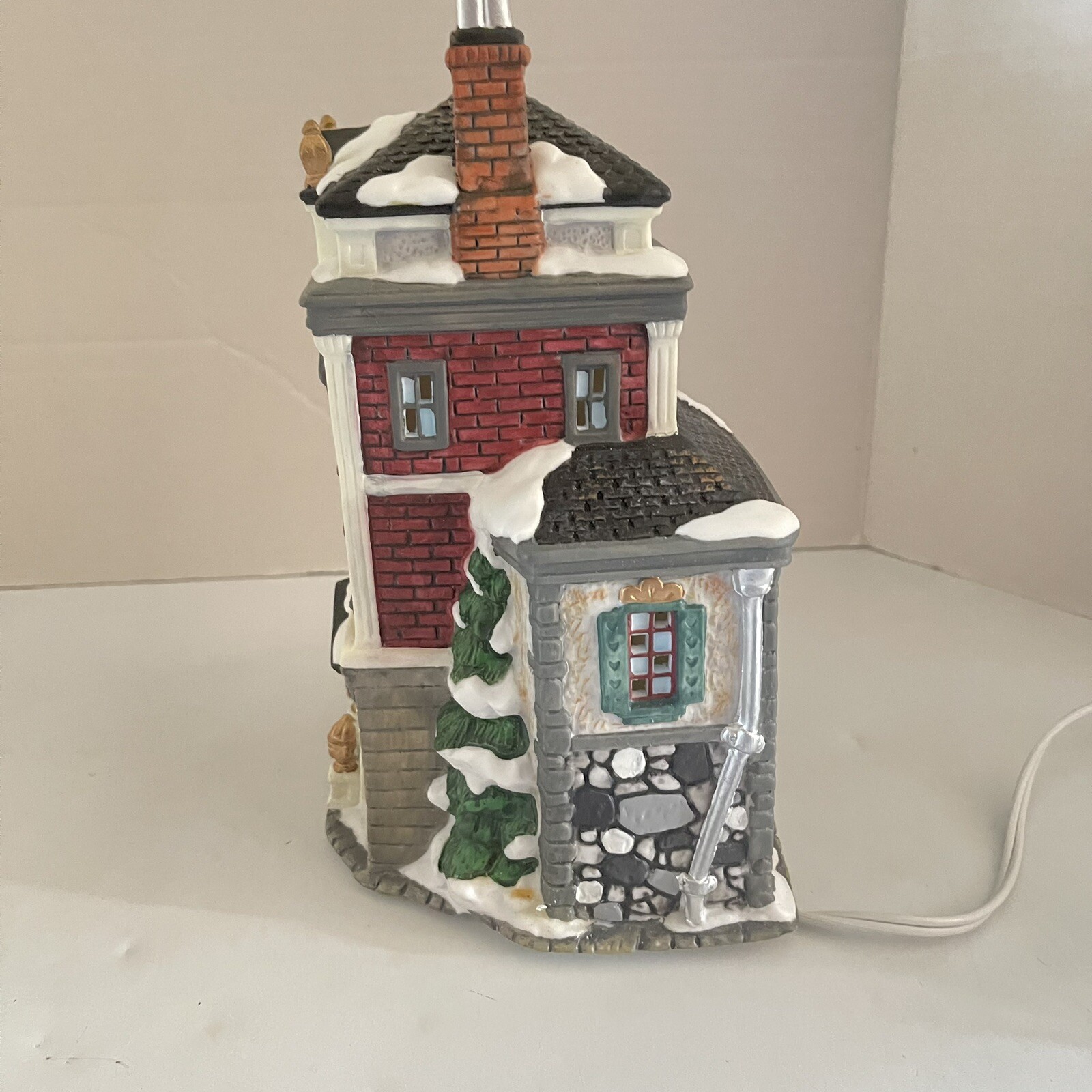 Vintage Studio Nova – Christmas Village – City Hall – llluminated Building – NIB