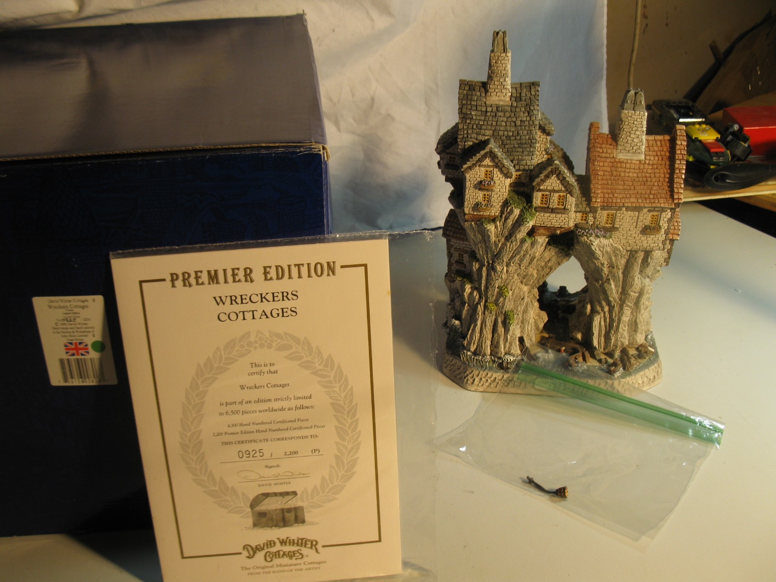 WRECKERS COTTAGES Limited Edition signed DAVID WINTER Cottage with box COA