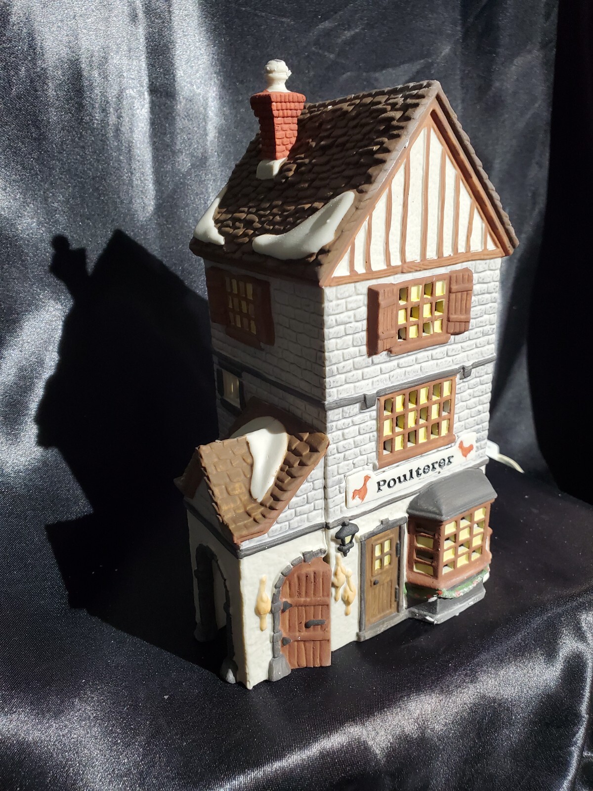 Dept 56 Heritage Village Dickens Series #5926-9 “Poulterer” Lighted House W/Box