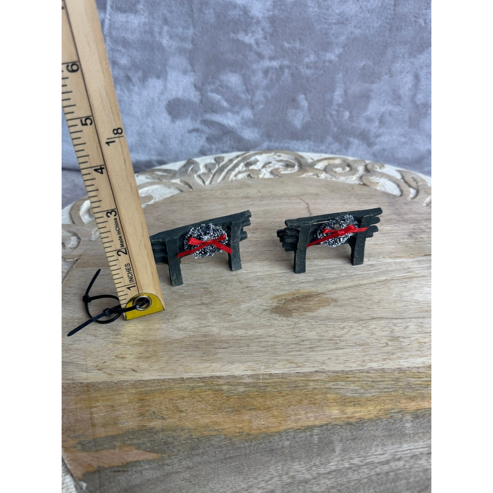 Miniature Christmas Wooden Park Benches with Wreath Set of 2 Dark Green 2.75in