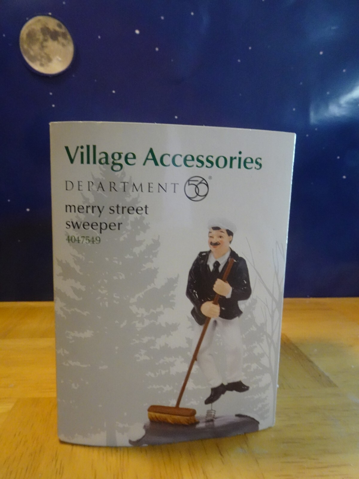 DEPT 56 General Village Accessory Merry Street Sweeper 4047549 2015 NIB