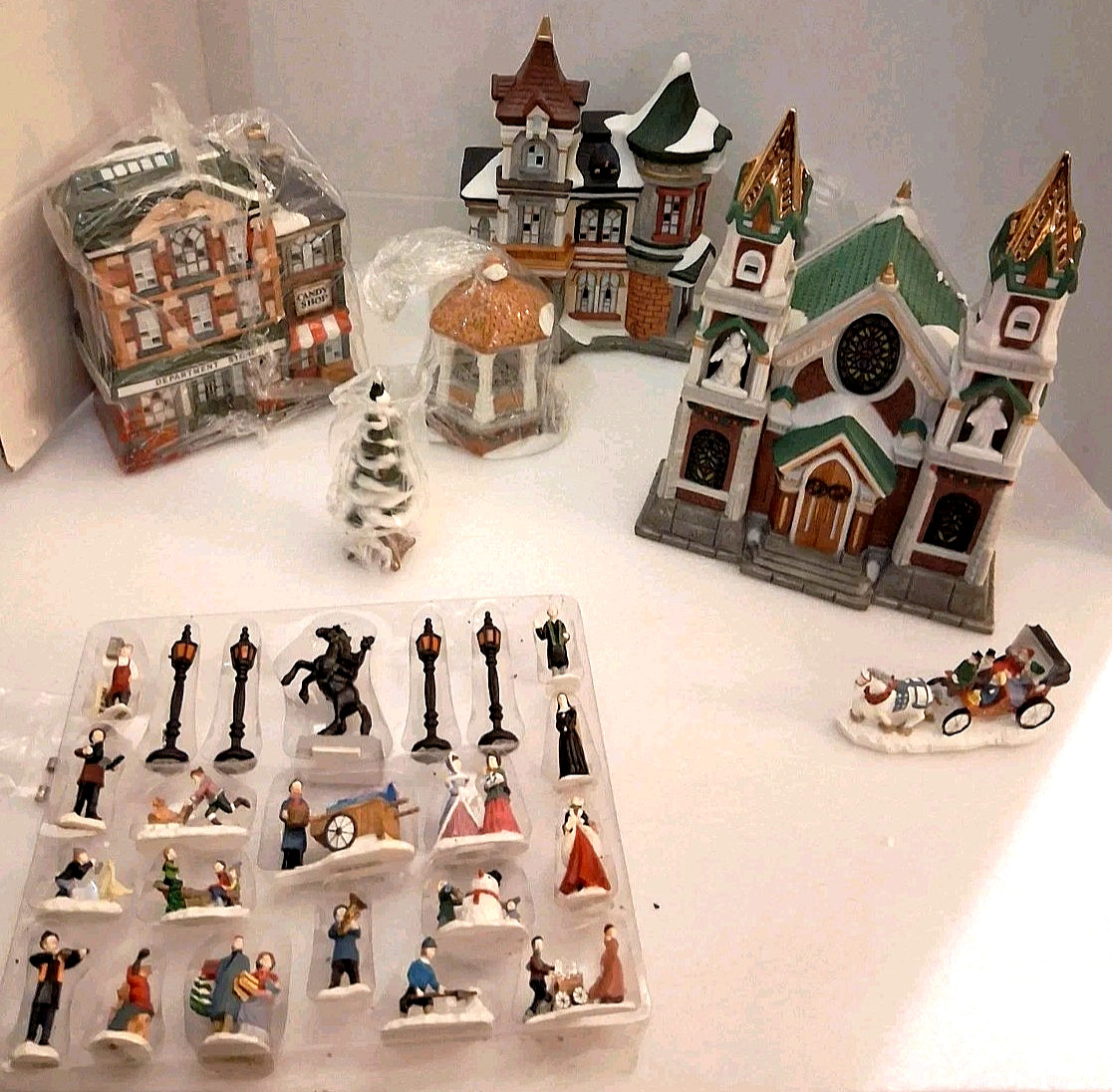 Mercuries Vintage Christmas Village With 7 Light Up Buildings Lots Of Pieces