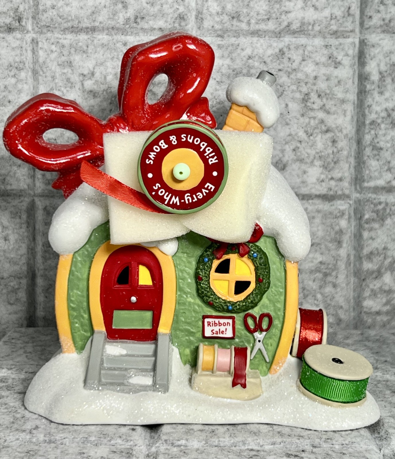 Dept 56 Dr Seuss Grinch Village Every Who’s Ribbon and Bows Lit Building 6009728
