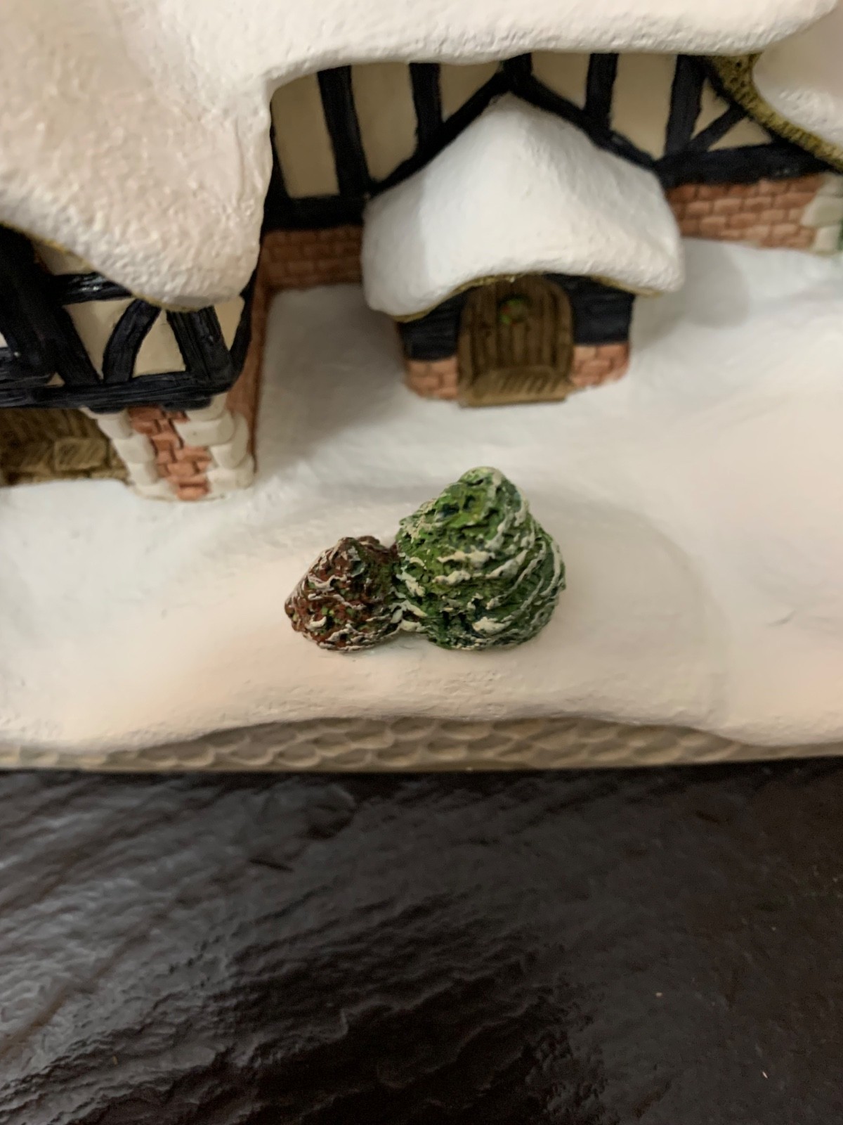 David Winter Silent Night Cottage British Hand made and Hand Painted