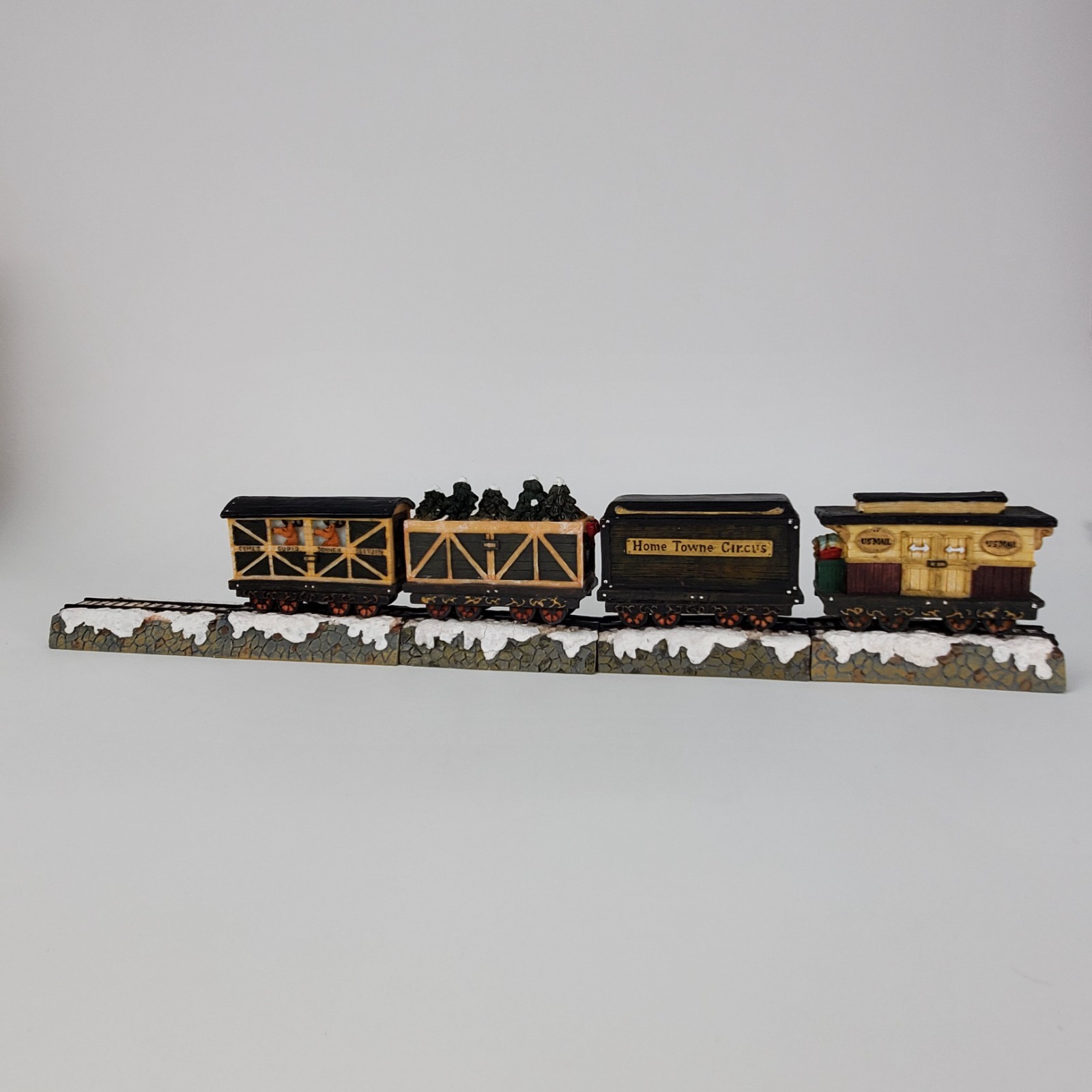 Home Towne Circus Christmas Train Set 4 Piece Resin Reindeer US Mail Village
