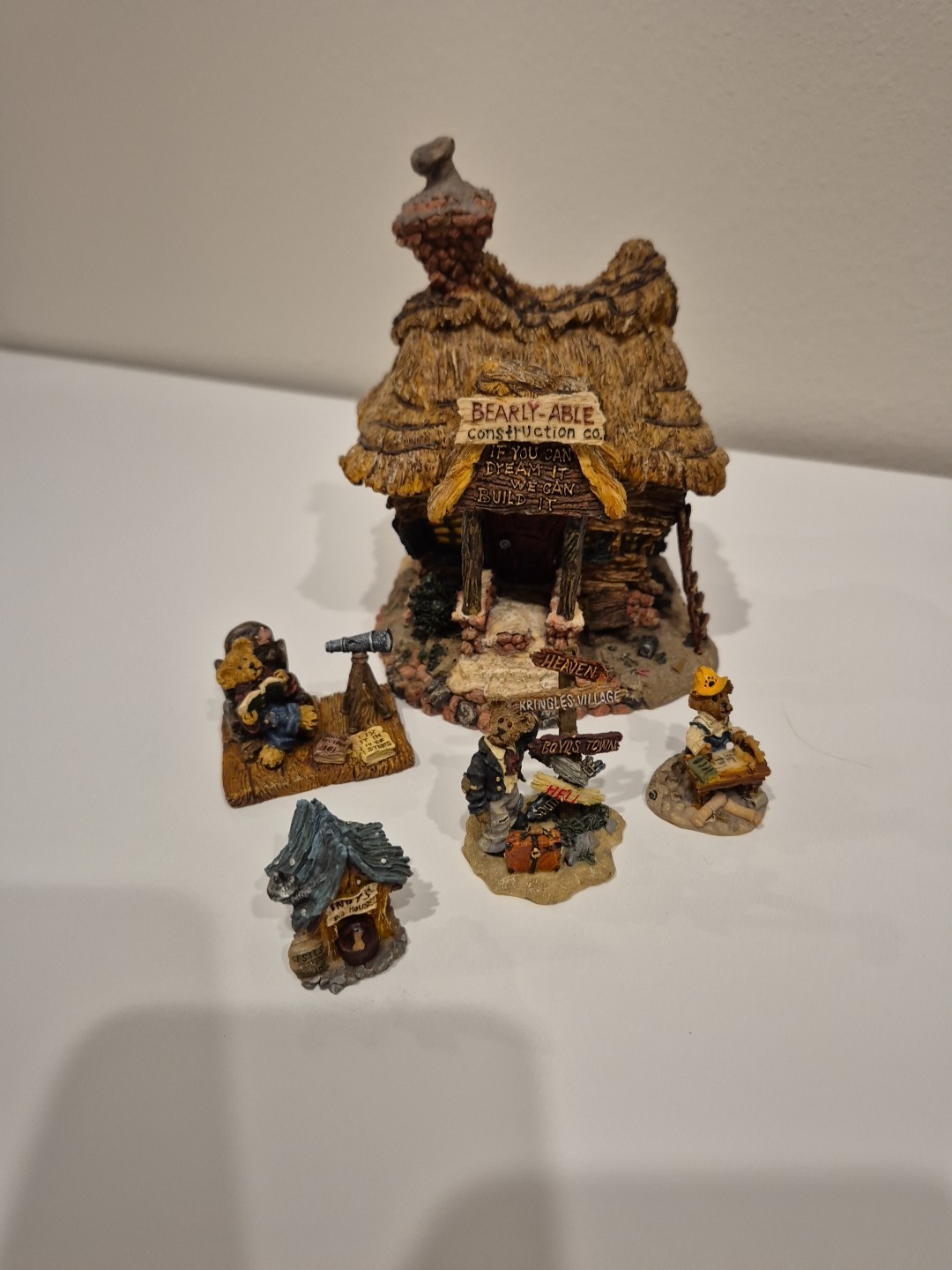 Lot 8 Boyds Town Bearly Built Villages & 31 Mini Figuries
