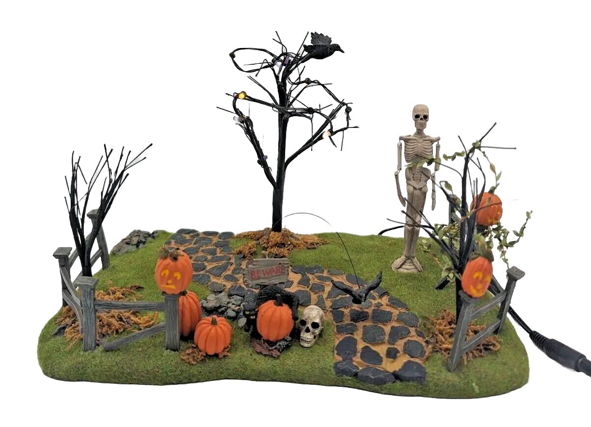 Department 56 Snow Village Halloween Creepy Lighted Front Yard