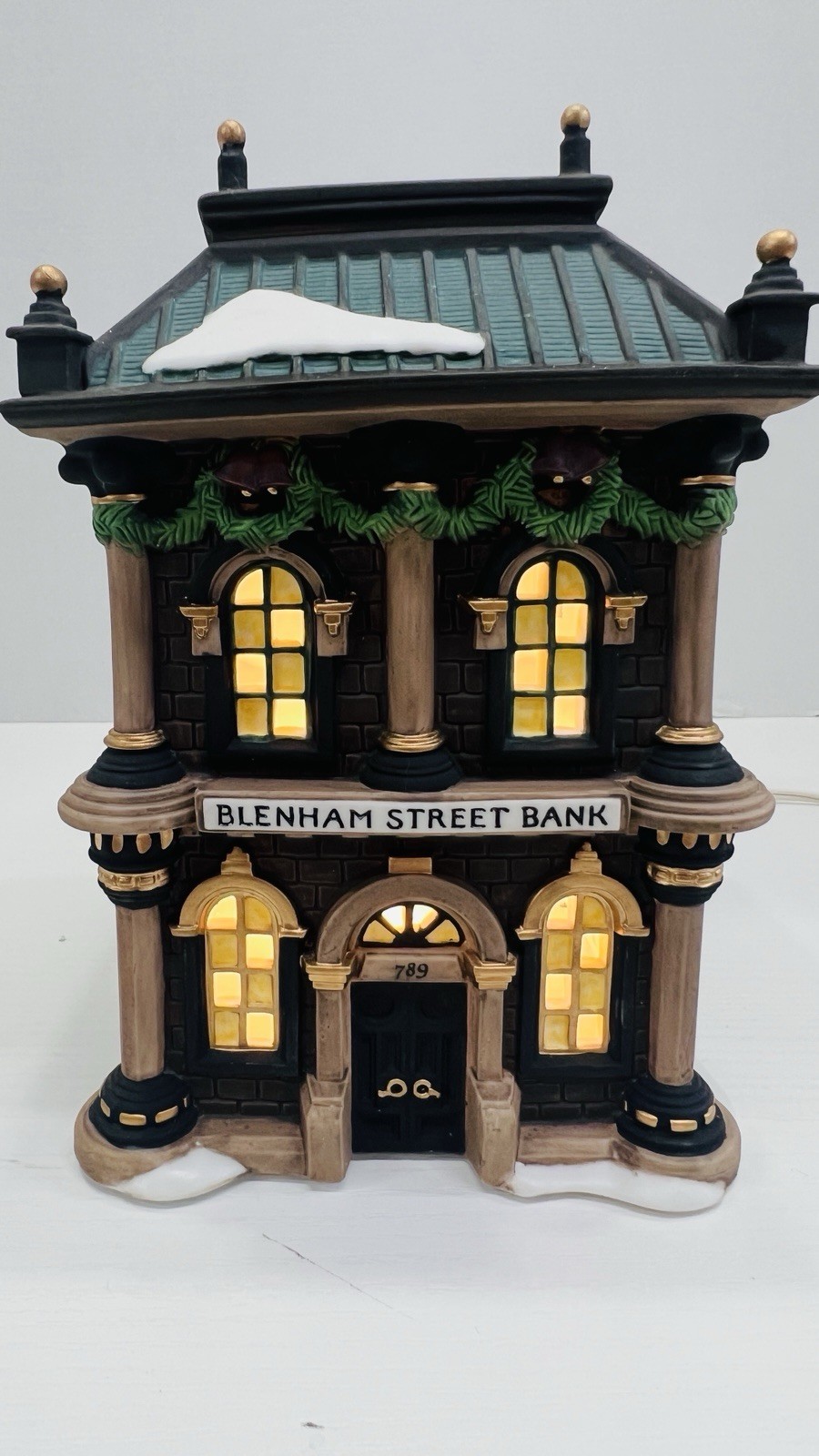Dept 56 Dickens Village Series “Blenham Street Bank” 58330 Retired Excellent !