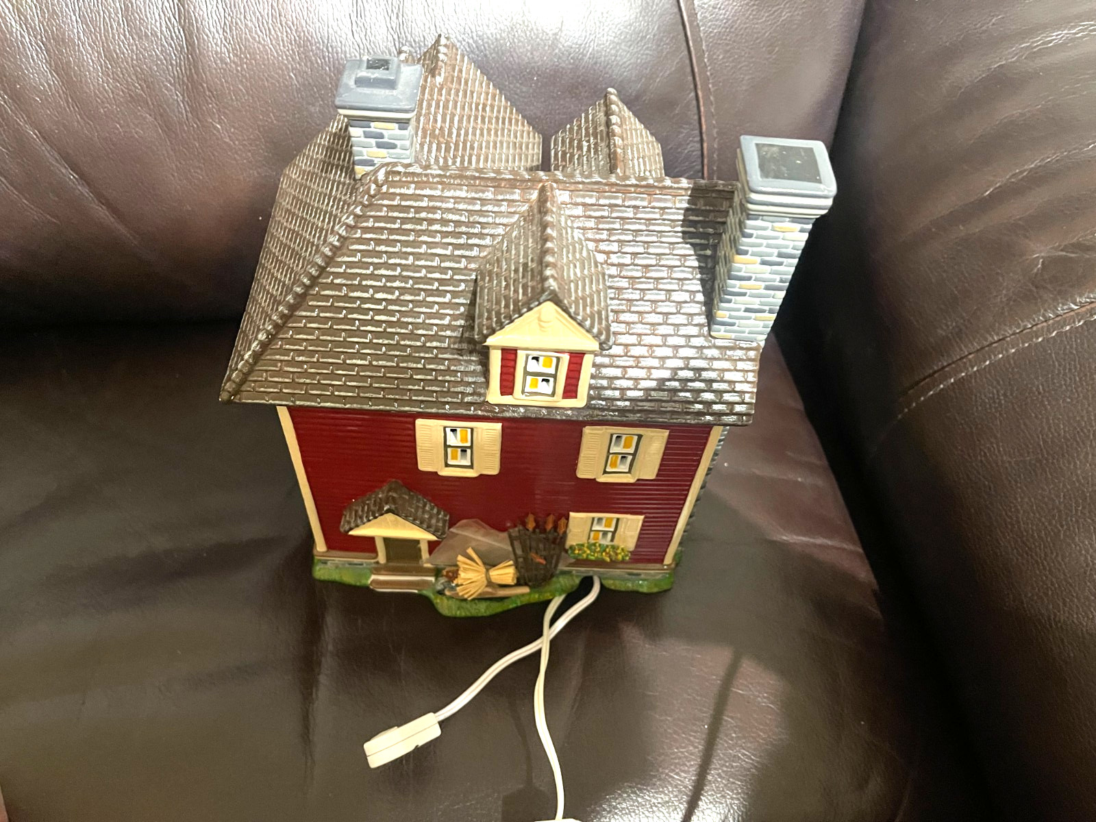 DEPT 56 THANKSGIVING AT GRANDMOTHER’S HOUSE [ SET OF 13] IT WORKS HAS LEAVES
