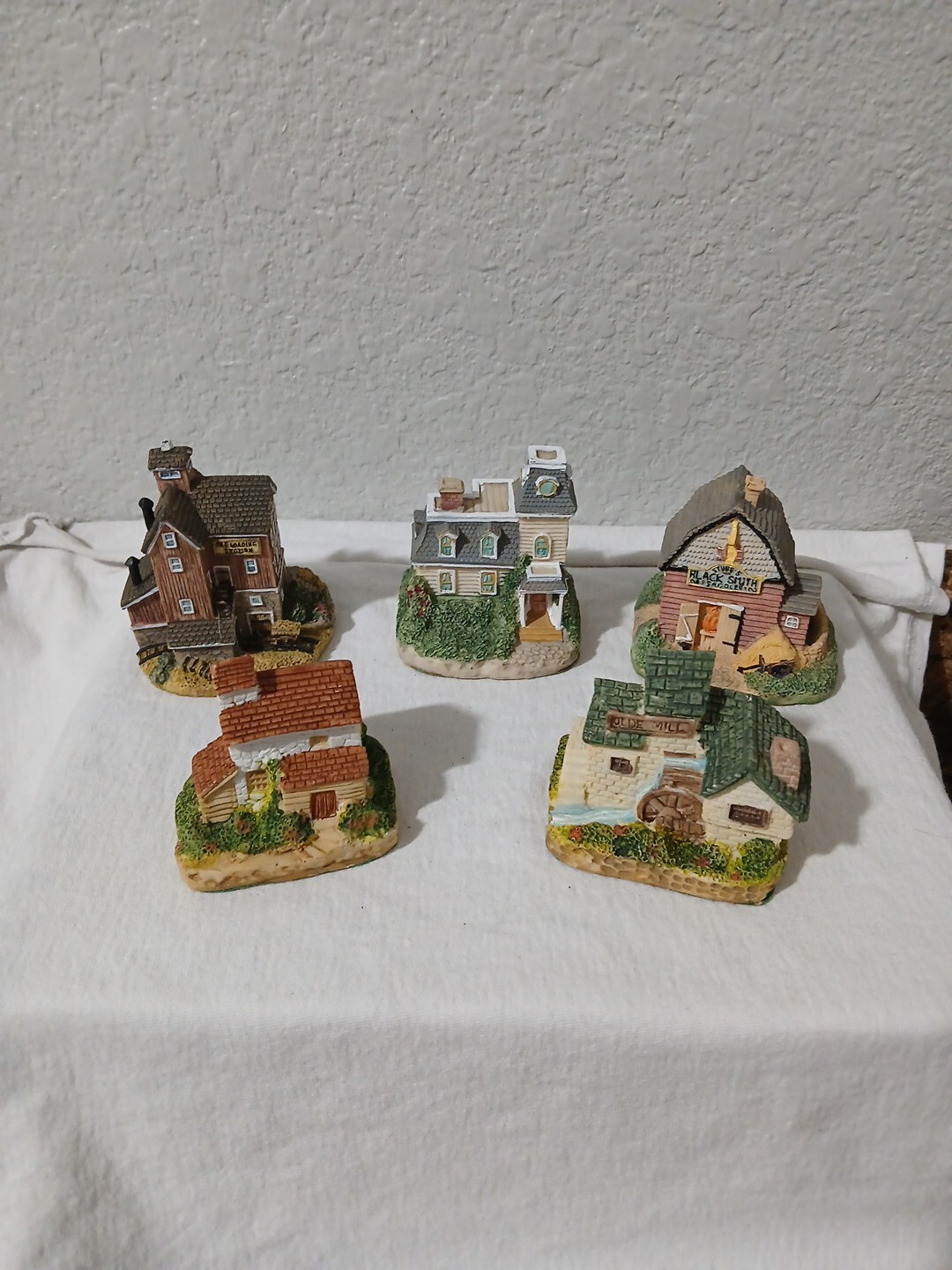 International Resourcing Services Mini Village Houses Lot of 5 Houses Vtg 1993