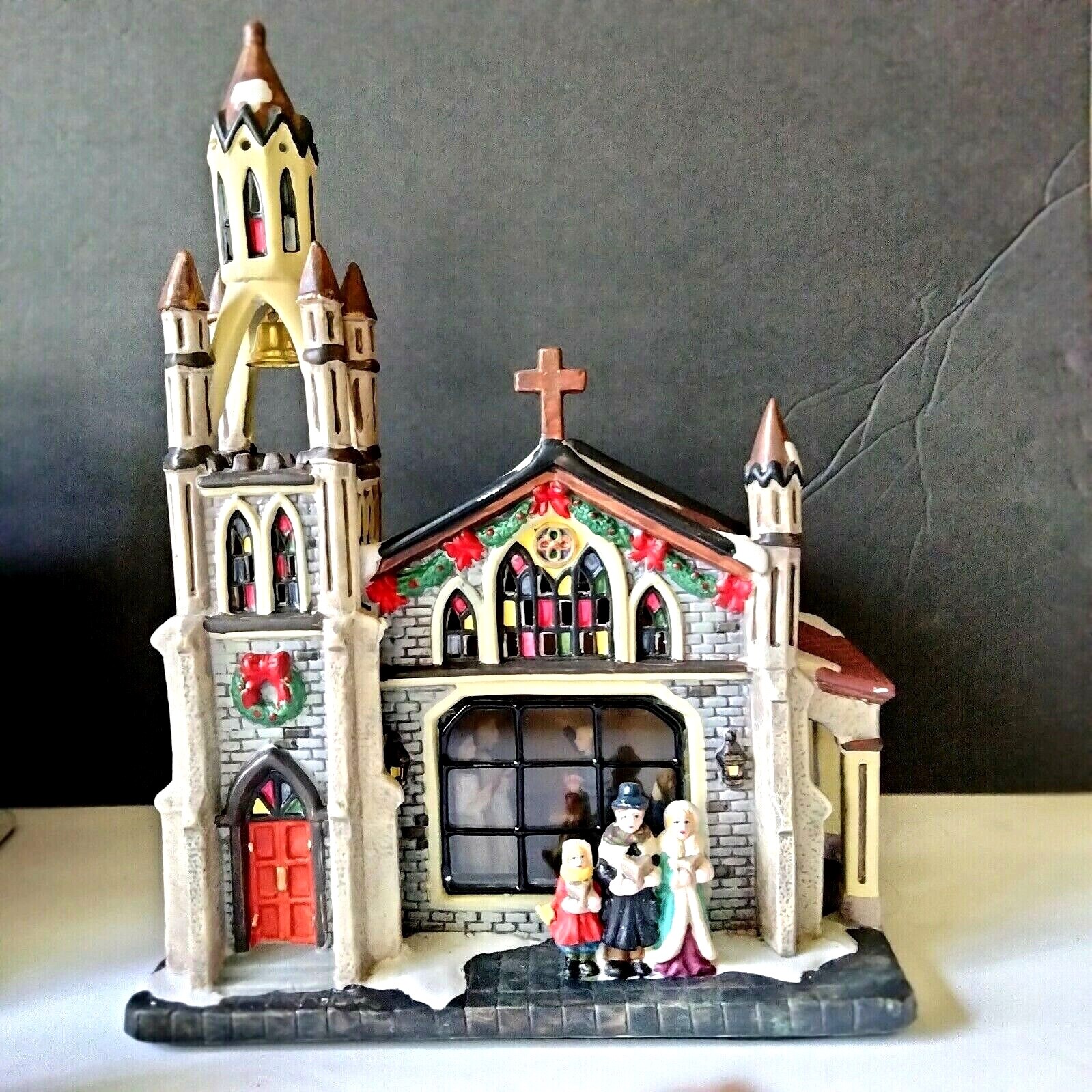 Enchanted Forest 2003 5 pc Lit Christmas Village School and Church, Figures