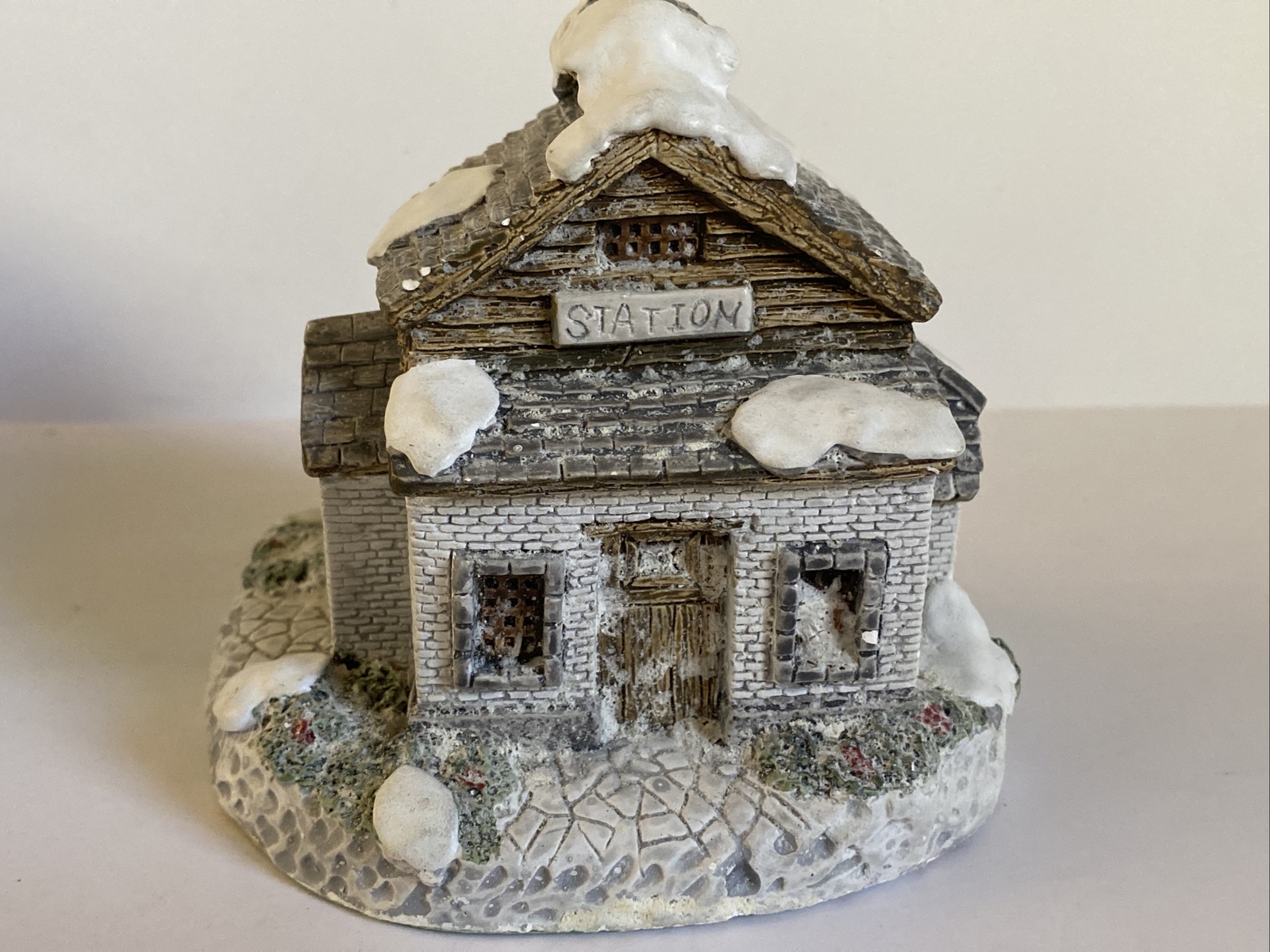 Christmas in the Country Cottages Train Station Collectible Series 4.5″