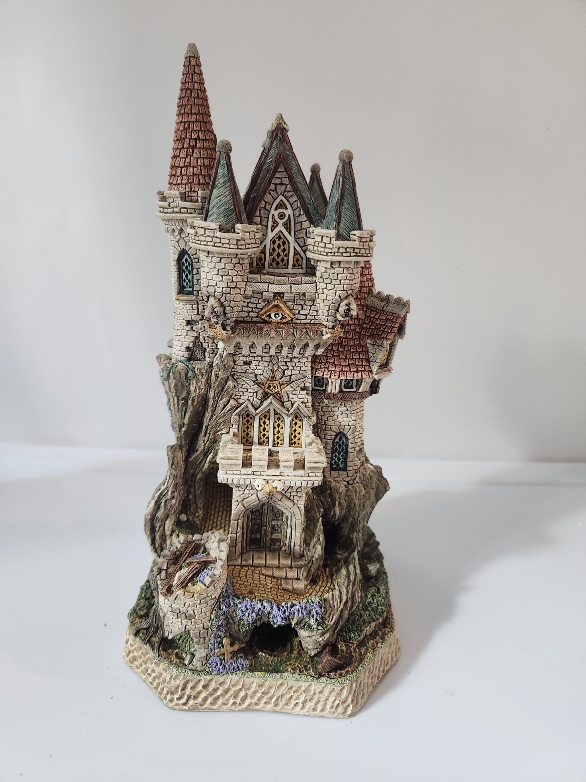 David Winter Cottage 1997 Witch’s Castle D1025 – 73/4250