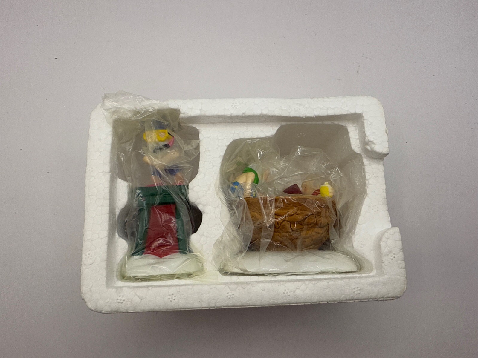 DEPT 56– “PARTY IN THE HOT TUB!” 2-PIECE SET NORTH POLE SERIES ACCESSORY #56802