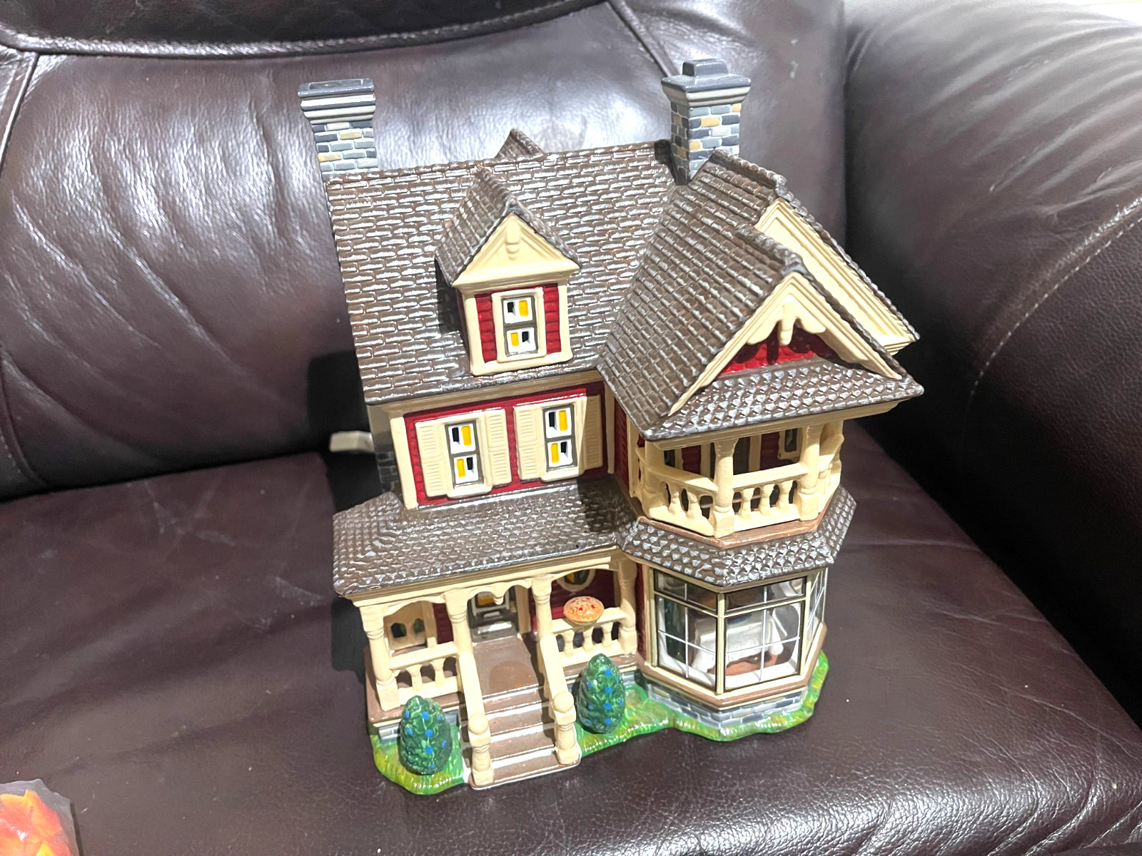DEPT 56 THANKSGIVING AT GRANDMOTHER’S HOUSE [ SET OF 13] IT WORKS HAS LEAVES