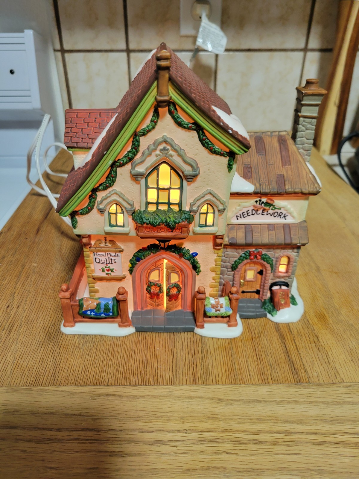 Santa’s Workbench Needlework & Quilt Shoppe Box 664-1161 Christmas Village RARE