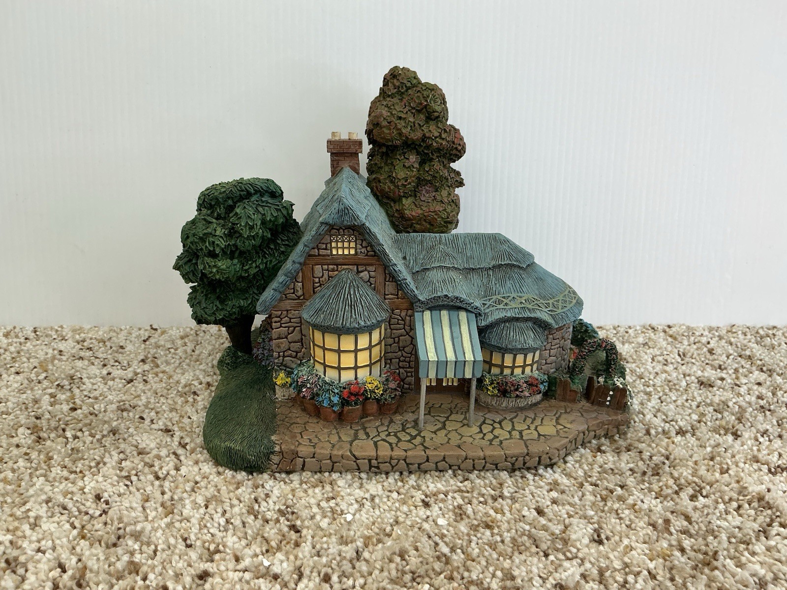 Hawthorne Thomas Kinkade Lamplight Village “Falbrooke Florist”, 1999, 79981
