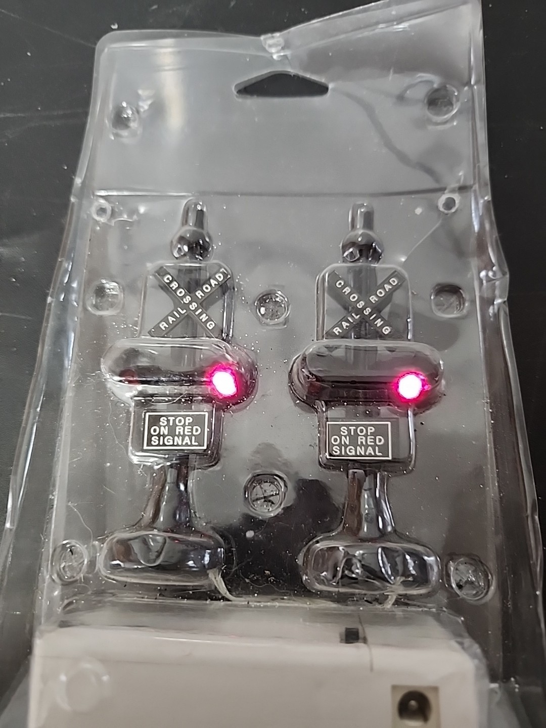 Lemax 2003 RAILWAY STOP LIGHT 2pc #34954 NRFP General Village Accessory *